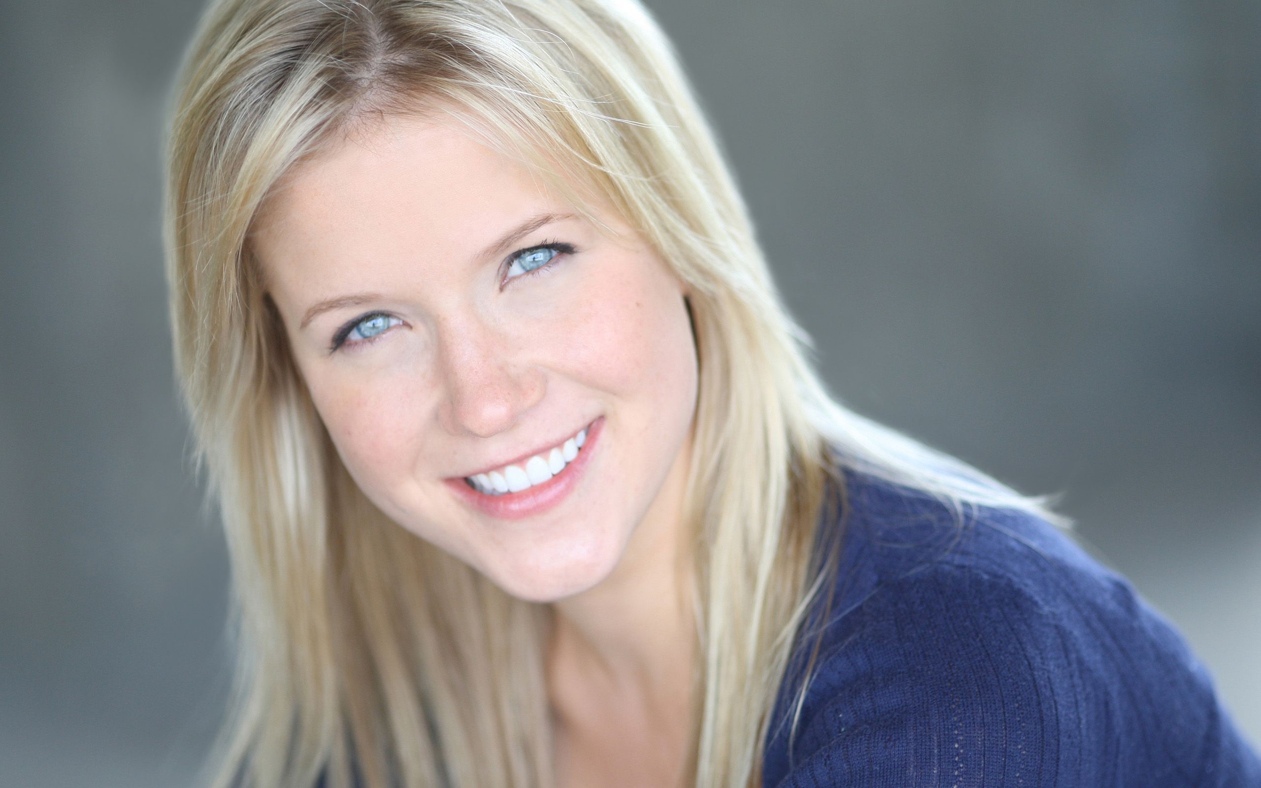 Jessy Schram Wallpaper. Blonde actresses, Jessy schram, Blonde