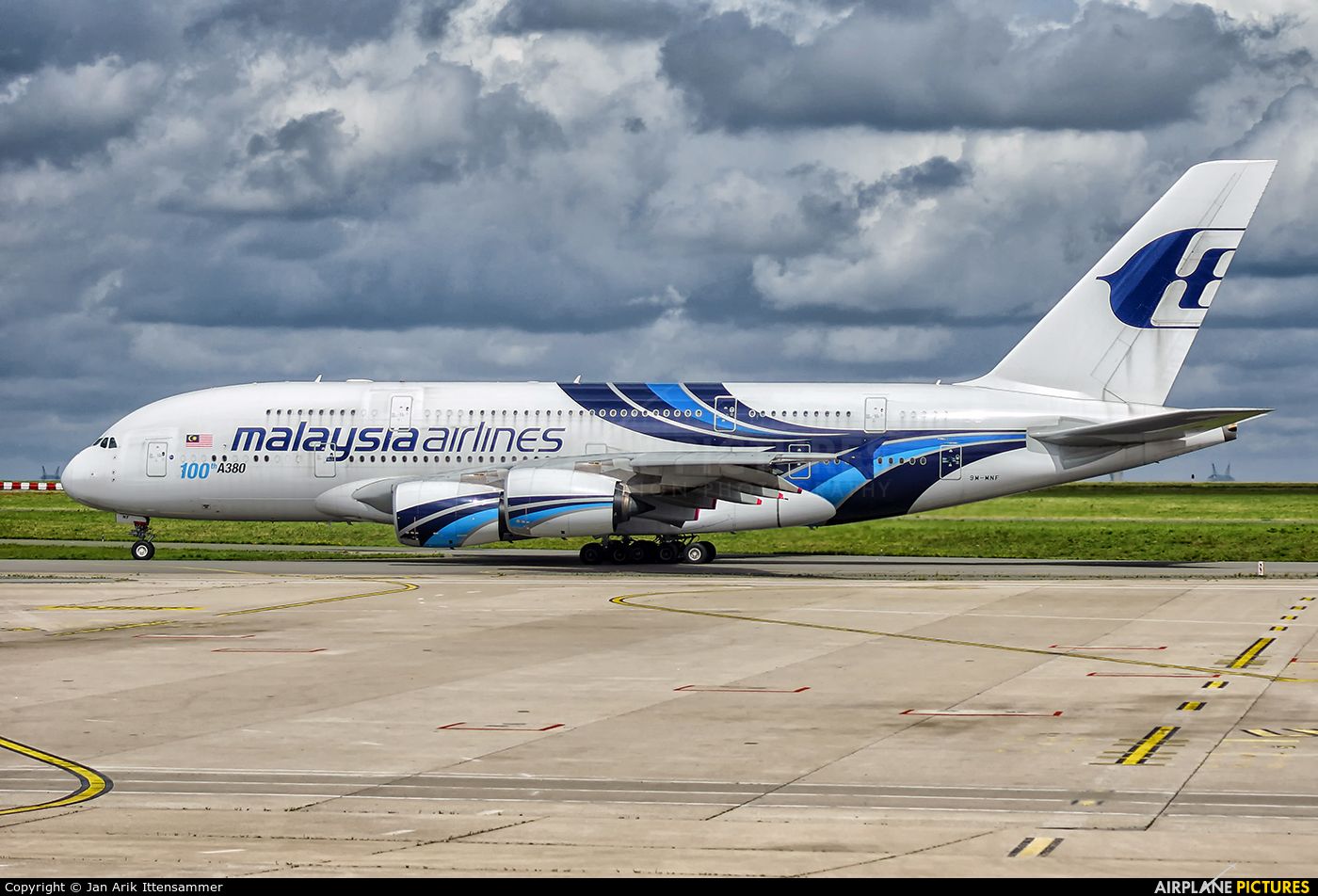 Malaysia Airlines Airbus A380 photo by Jan Arik Ittensammer. Malaysia airlines, Airbus a380, Airbus