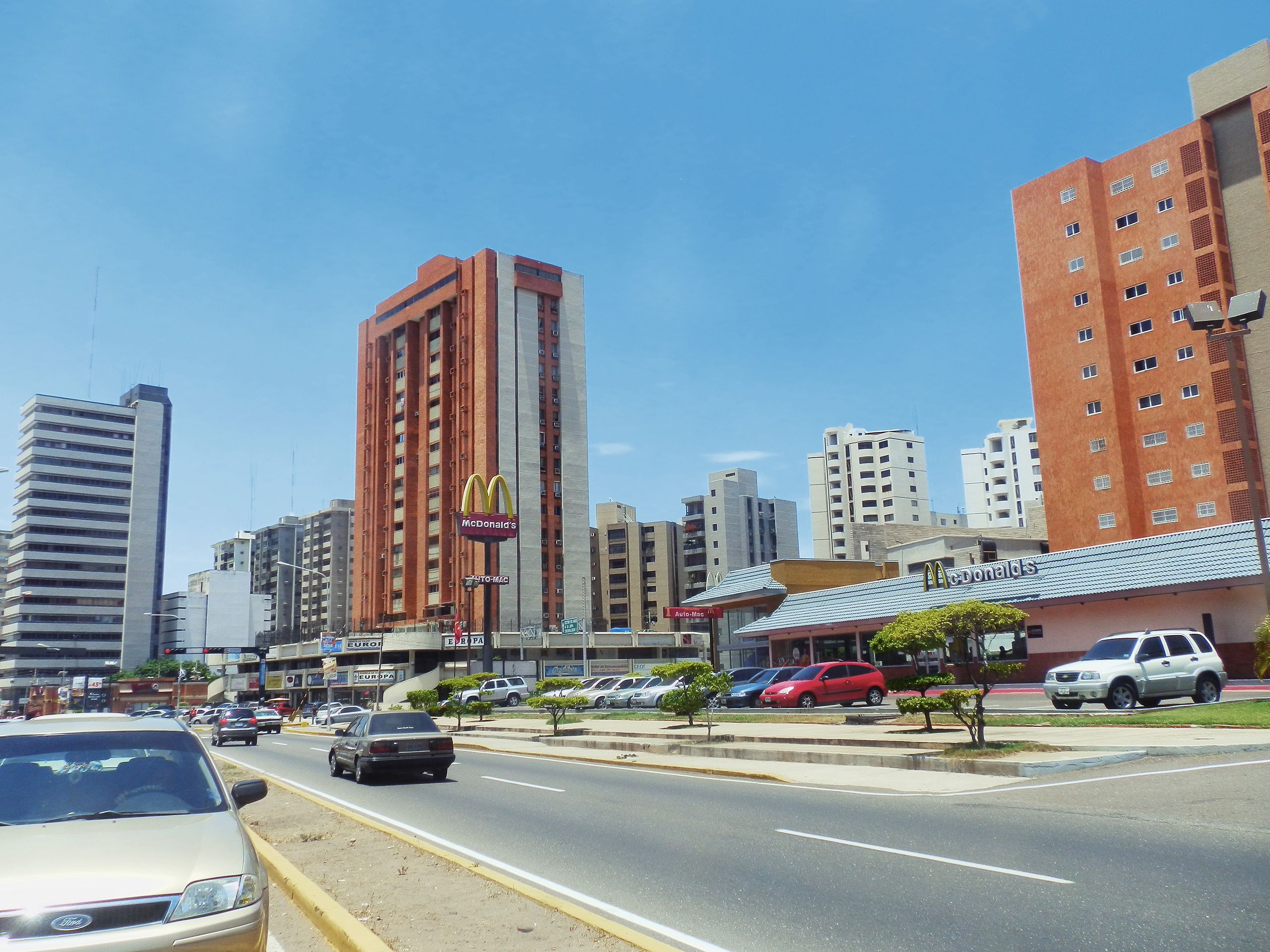 Edificios en la avenida 5 de Julio de Maracaibo, Zulia