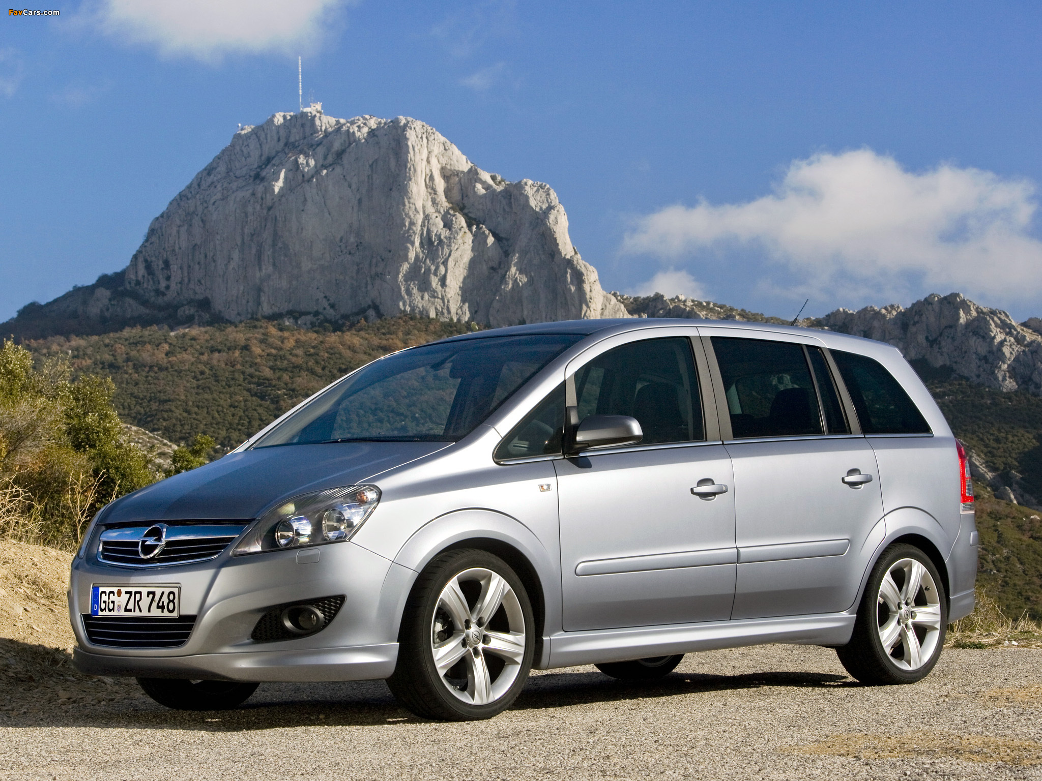 Opel Zafira (B) - (2048x1536)