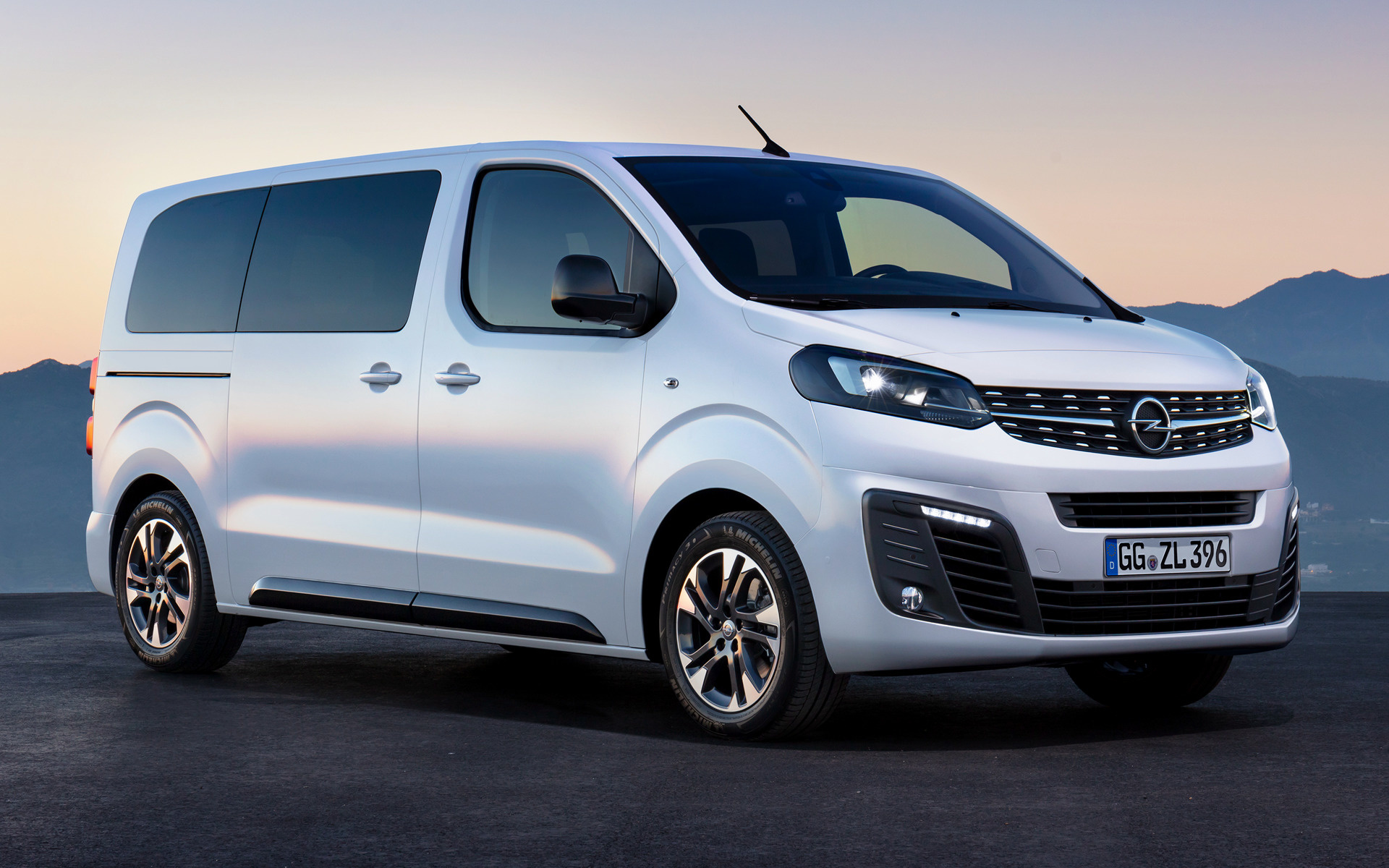 Opel Zafira Life and HD Image