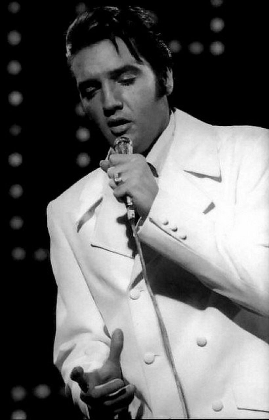 ELVIS SINGING IF I CAN DREAM IN THE 68 COMEBACK SPECIAL. Elvis presley, Elvis presley photo, Elvis presley image