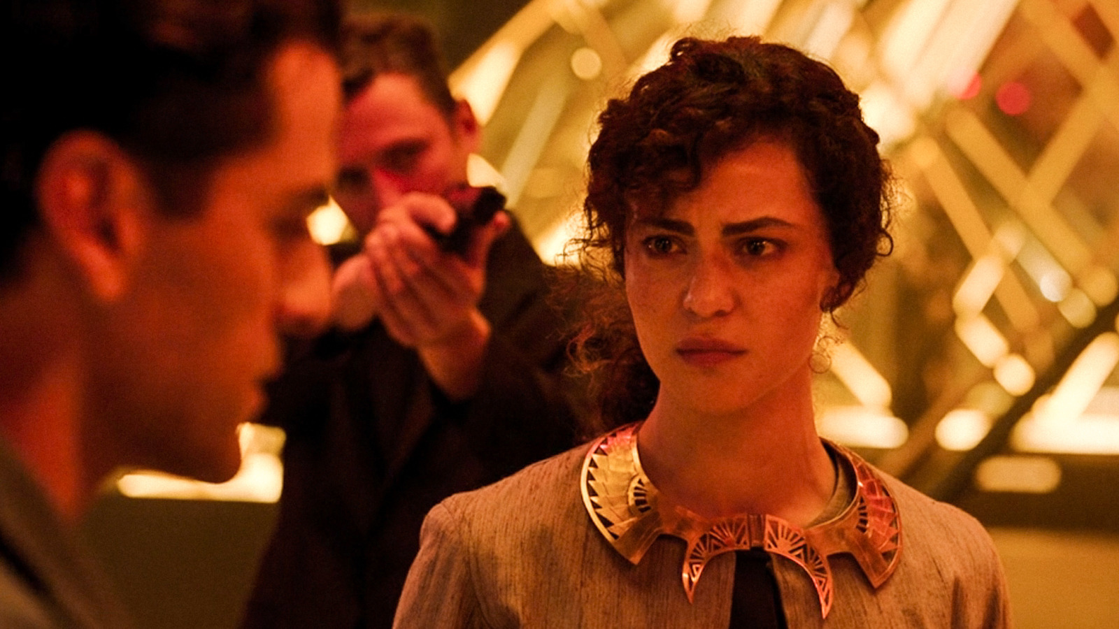 Oscar Isaac Helped May Calamawy Get Her Bearings On The Moon Knight Set