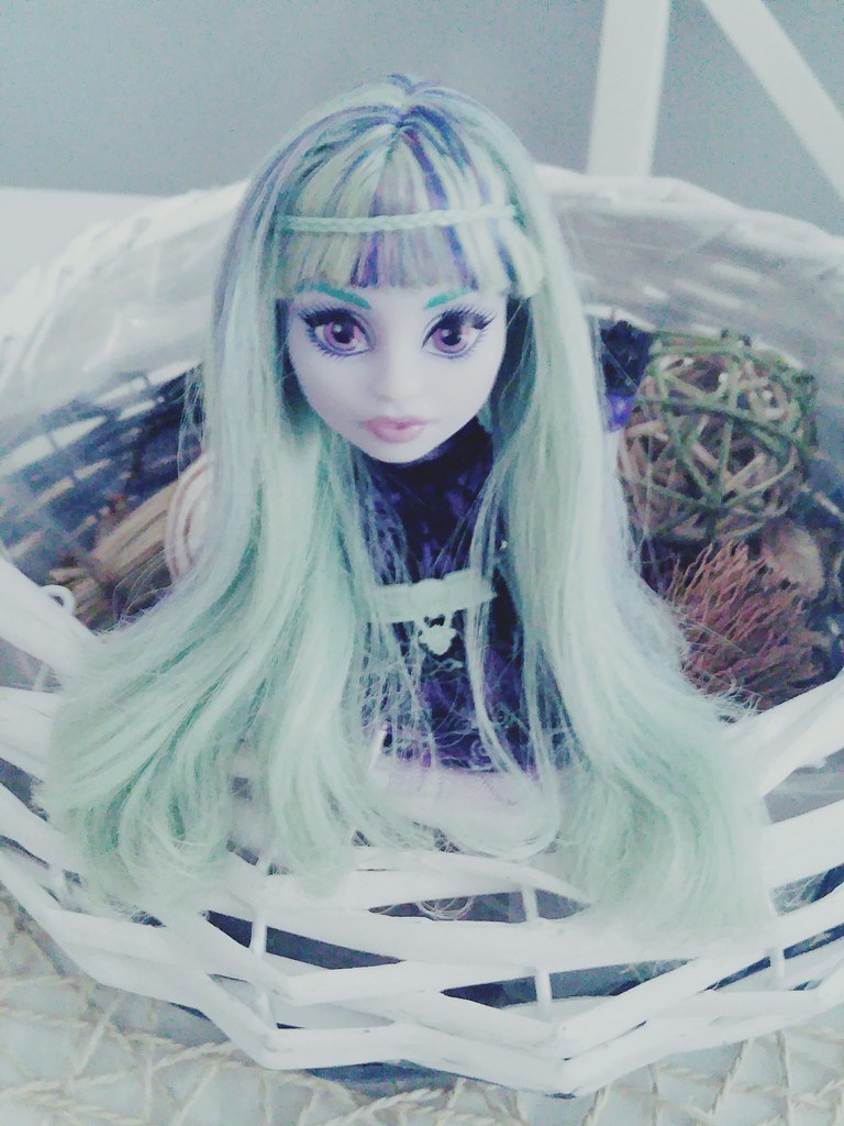Monster High Twyla wallpaper. alberto velez alfonso