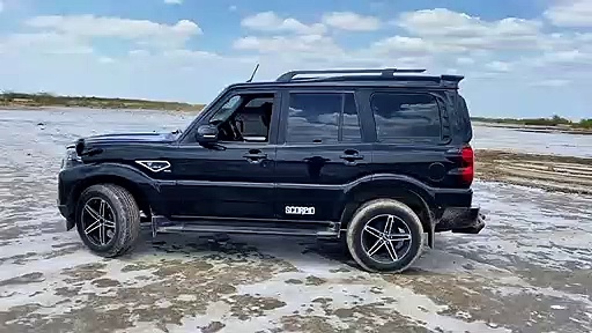 Scorpio Stunt video.. Scorpio s11.. Black Scorpio