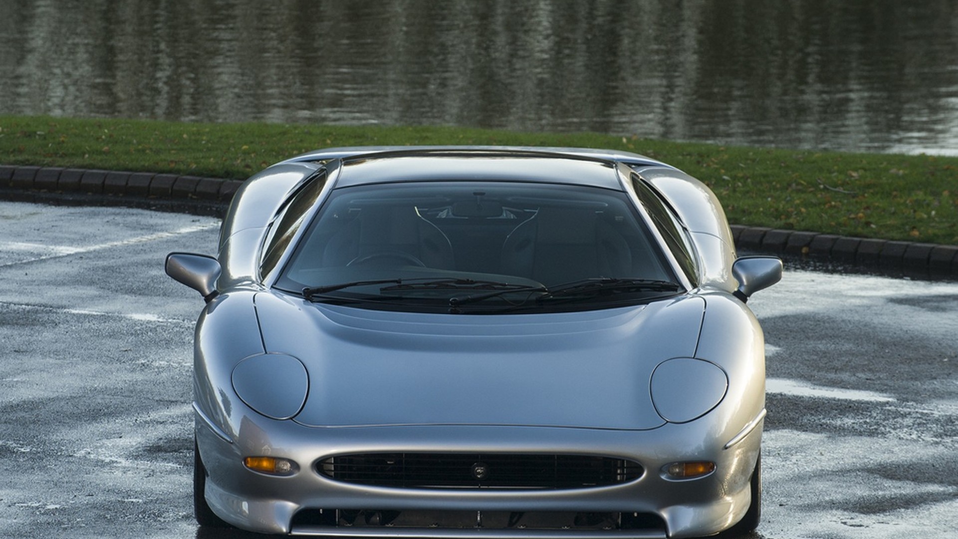 Exquisite Jaguar XJ220 up for grabs at £000. Motor1.com Photo