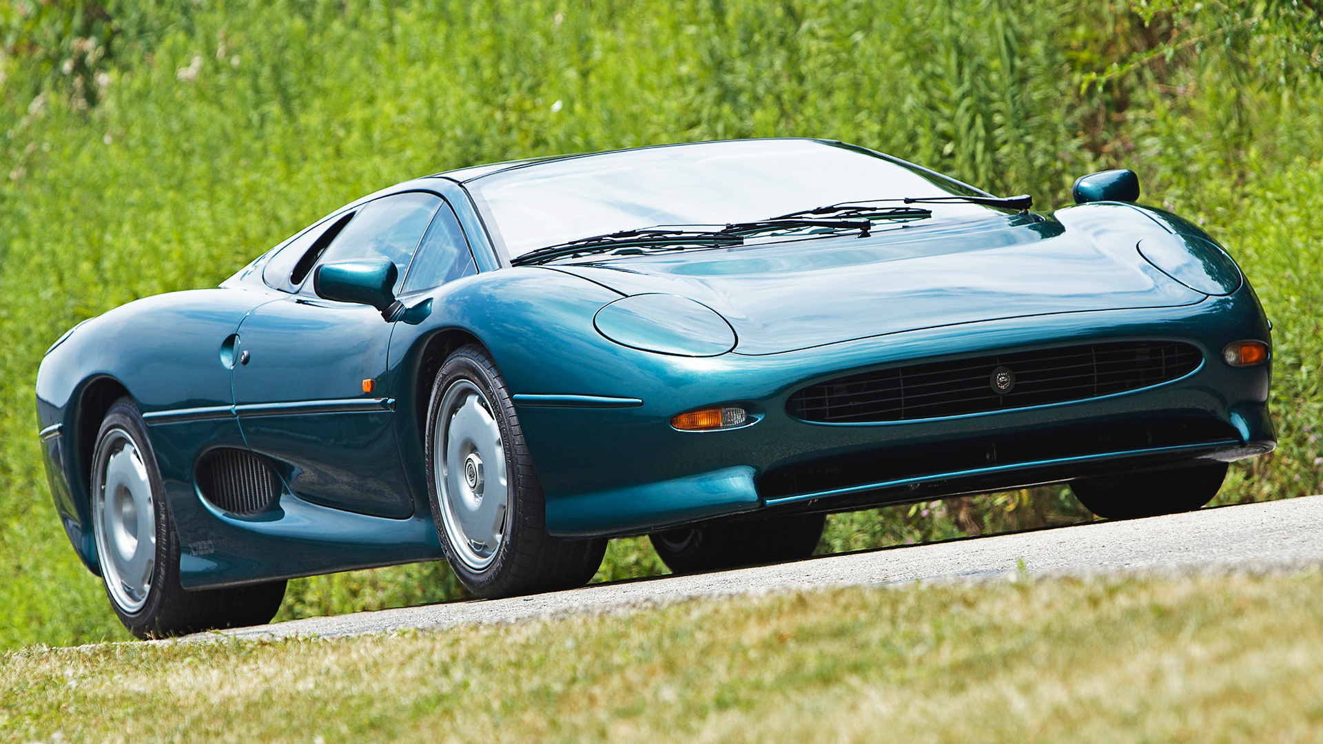 Jaguar XJ220 and HD Image