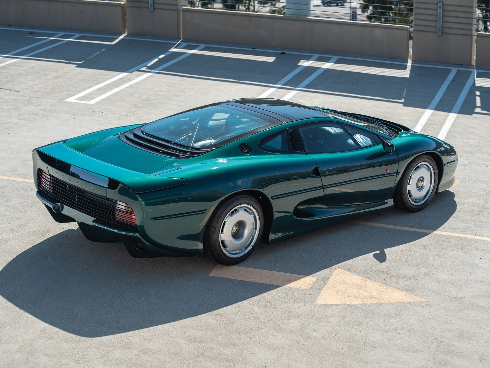 Download xj220 image for free