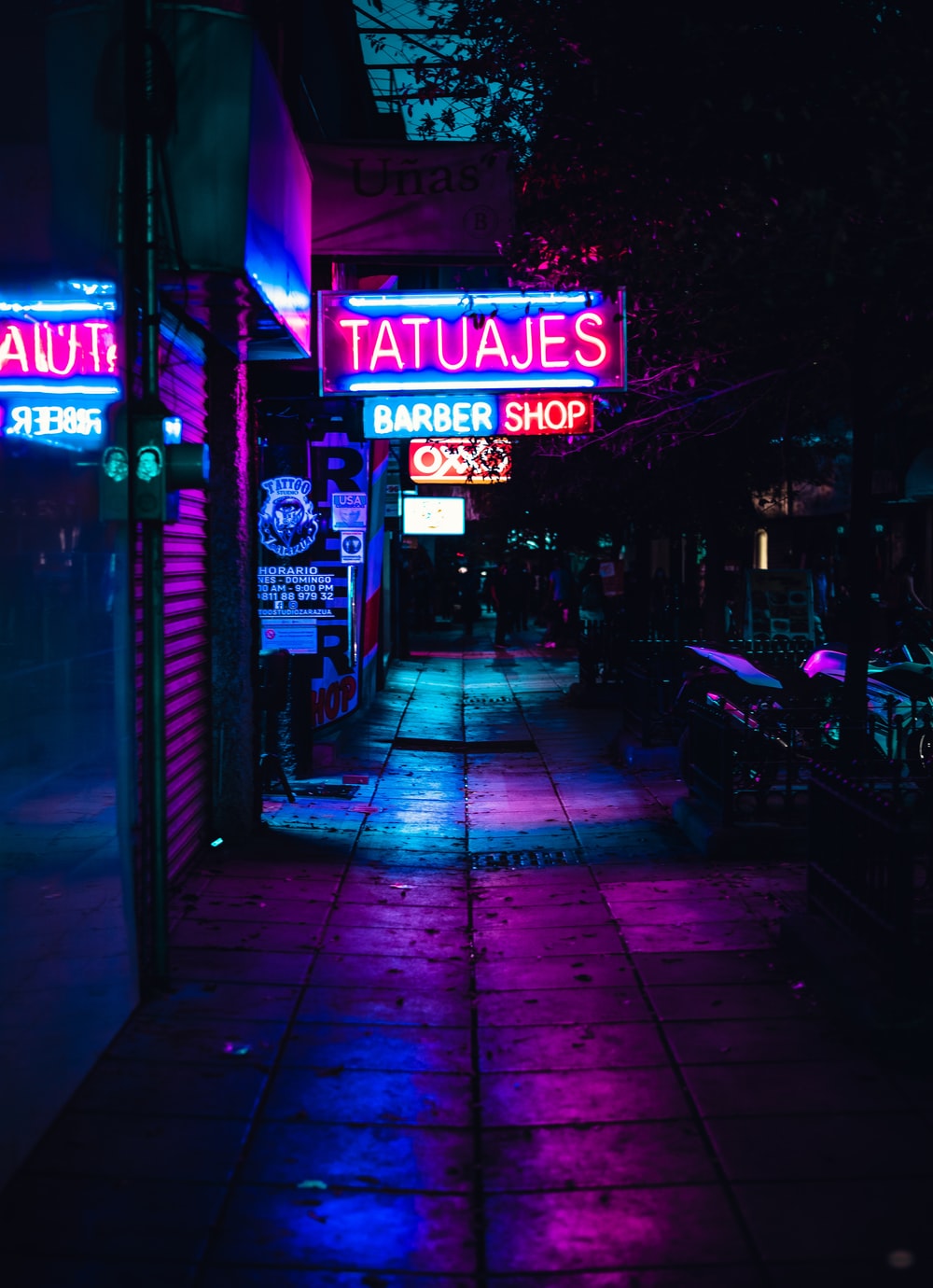 red and white UNKs neon light signage photo