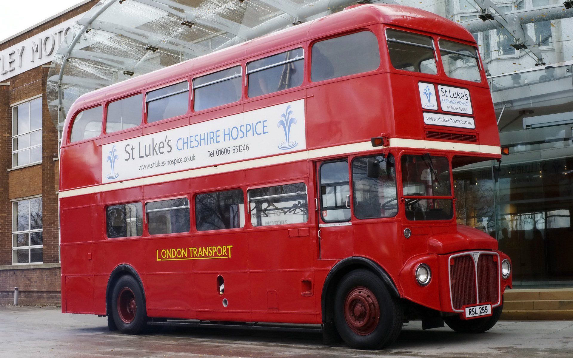 Лондонский автобус Routemaster