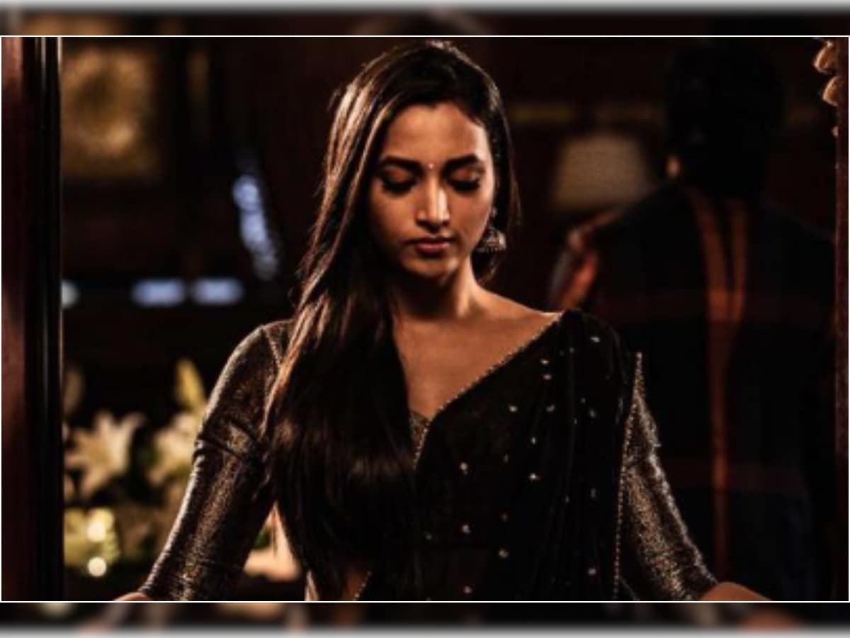 Srinidhi Shetty Looks Enthralling in KGF2 First Look