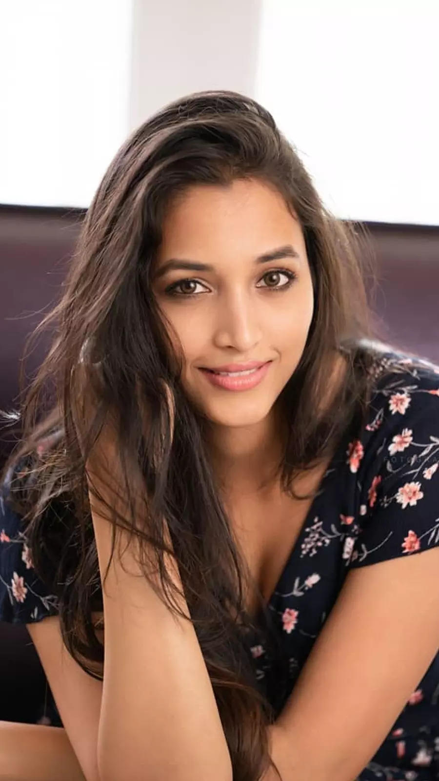 KGF' actress Srinidhi Shetty's glam rich picture