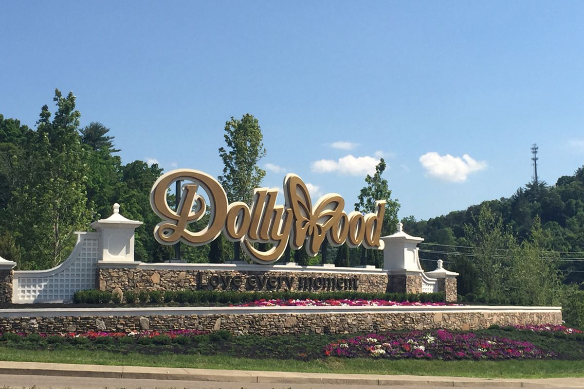 How Dolly Parton's Childhood Home Became the Dollywood Empire