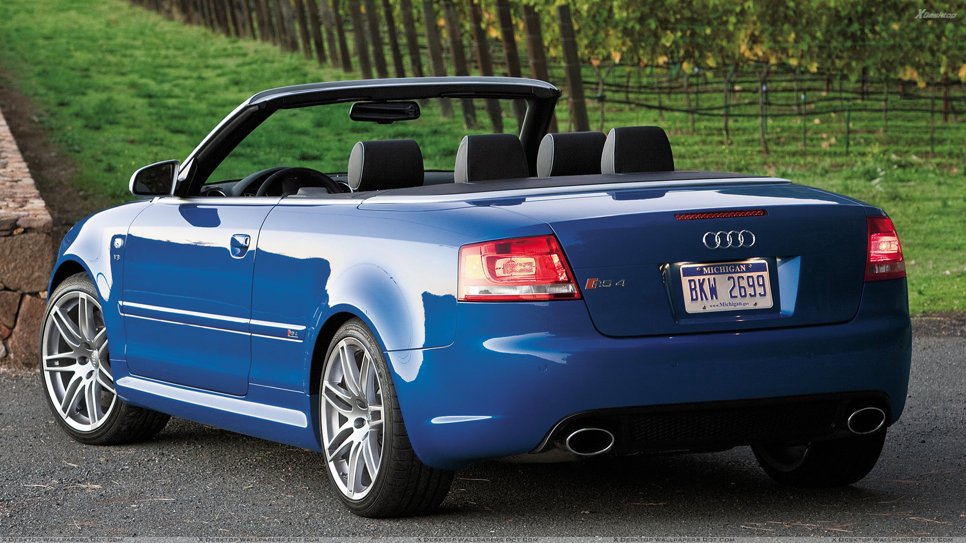 Side Back Pose Of Audi RS4 Cabriolet In Blue Wallpaper