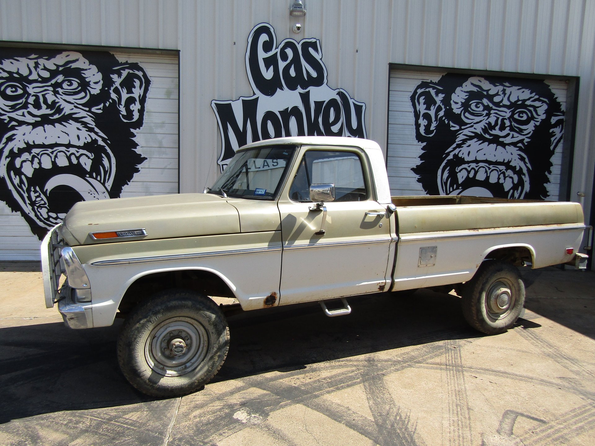 Ford F250. Gas Monkey Garage