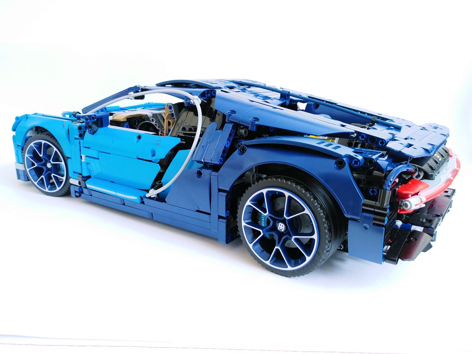 LEGO® Technic parts review: 42083 Bugatti Chiron. New Elementary: LEGO® parts, sets and techniques