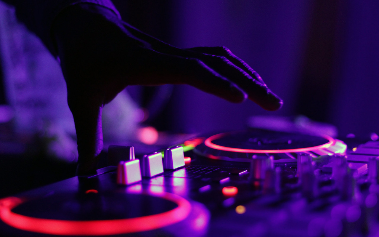 Download wallpaper: Dj let the music play 1280x800