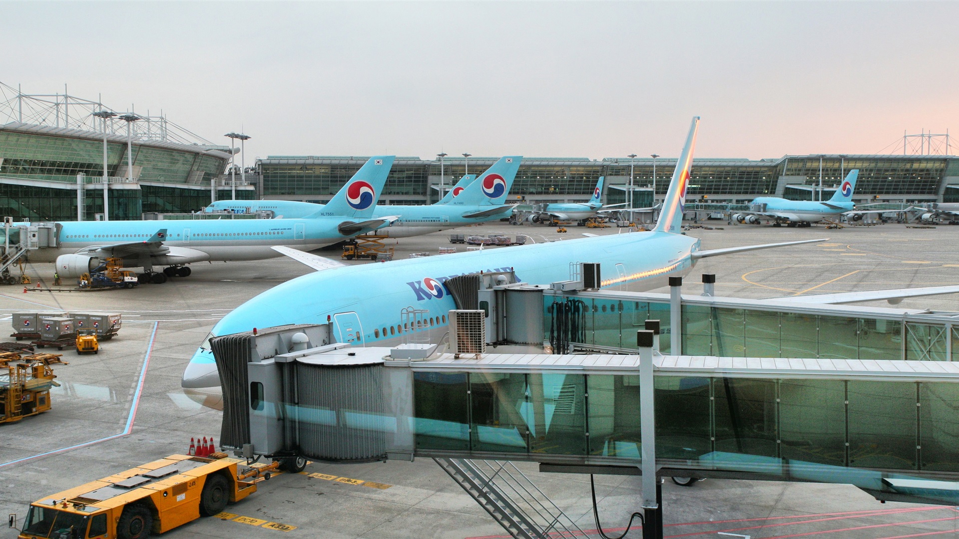 Wallpaper Korean Air, Incheon International Airport 3840x1200 Multi Monitor Panorama Picture, Image
