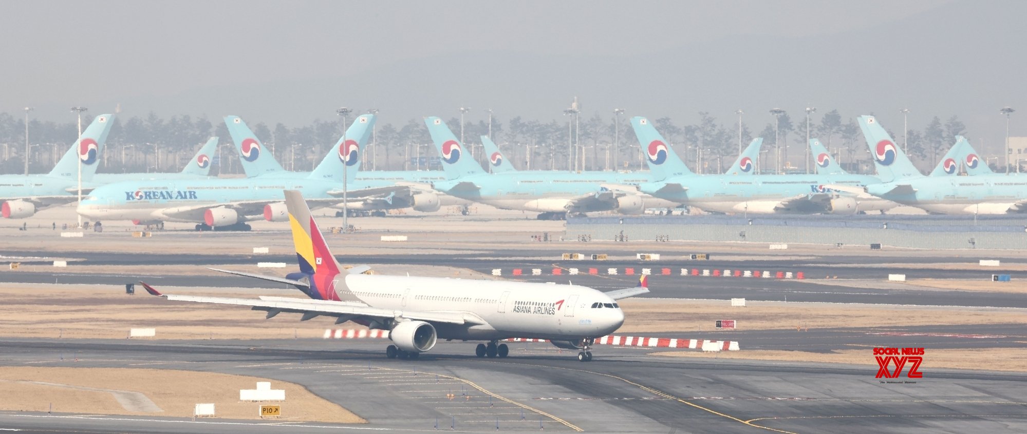 Seoul :Planes of South Korea's top flag carrier Korean Air Lines Co. and No. 2 carrier Asiana Airlines Inc. are parked at Incheon International Airport, west of Seoul #Gallery News XYZ
