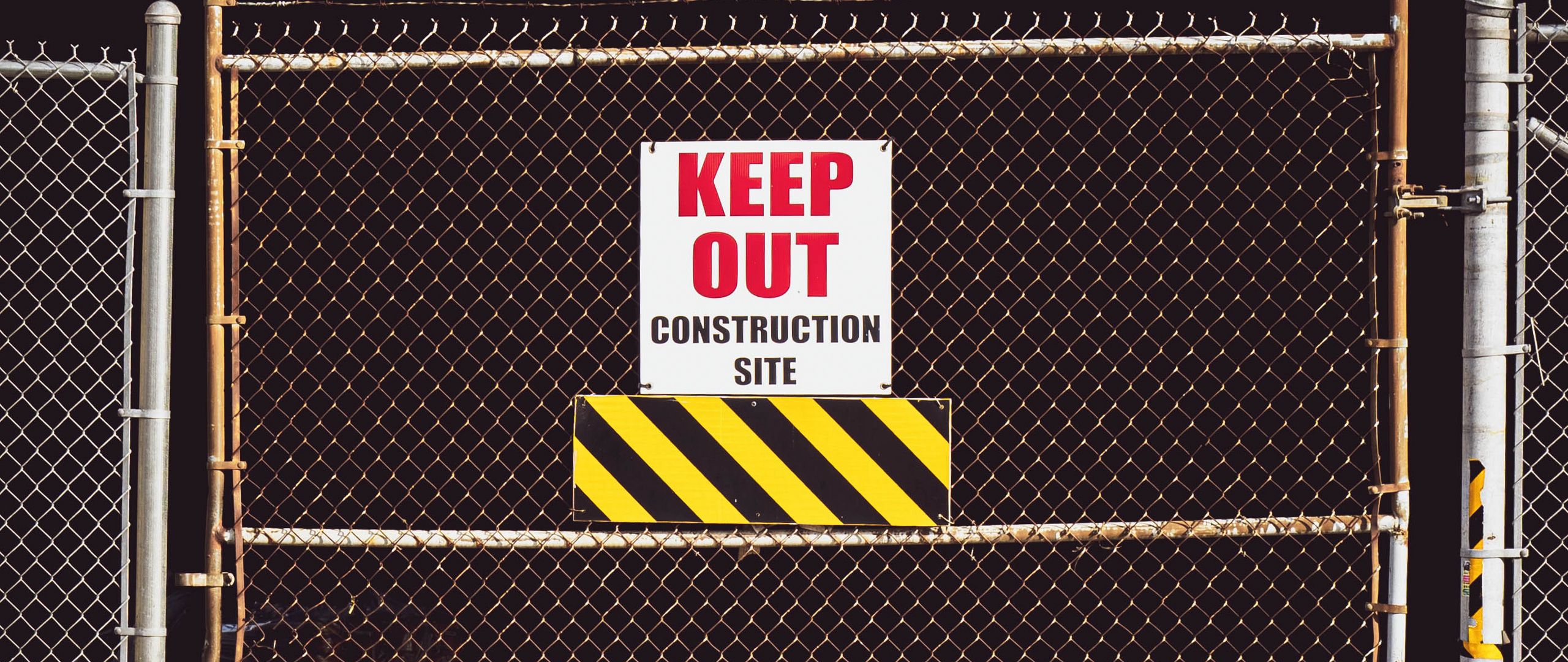 Download wallpaper 2560x1080 warning, prohibition, sign, fence, cat dual wide 1080p HD background