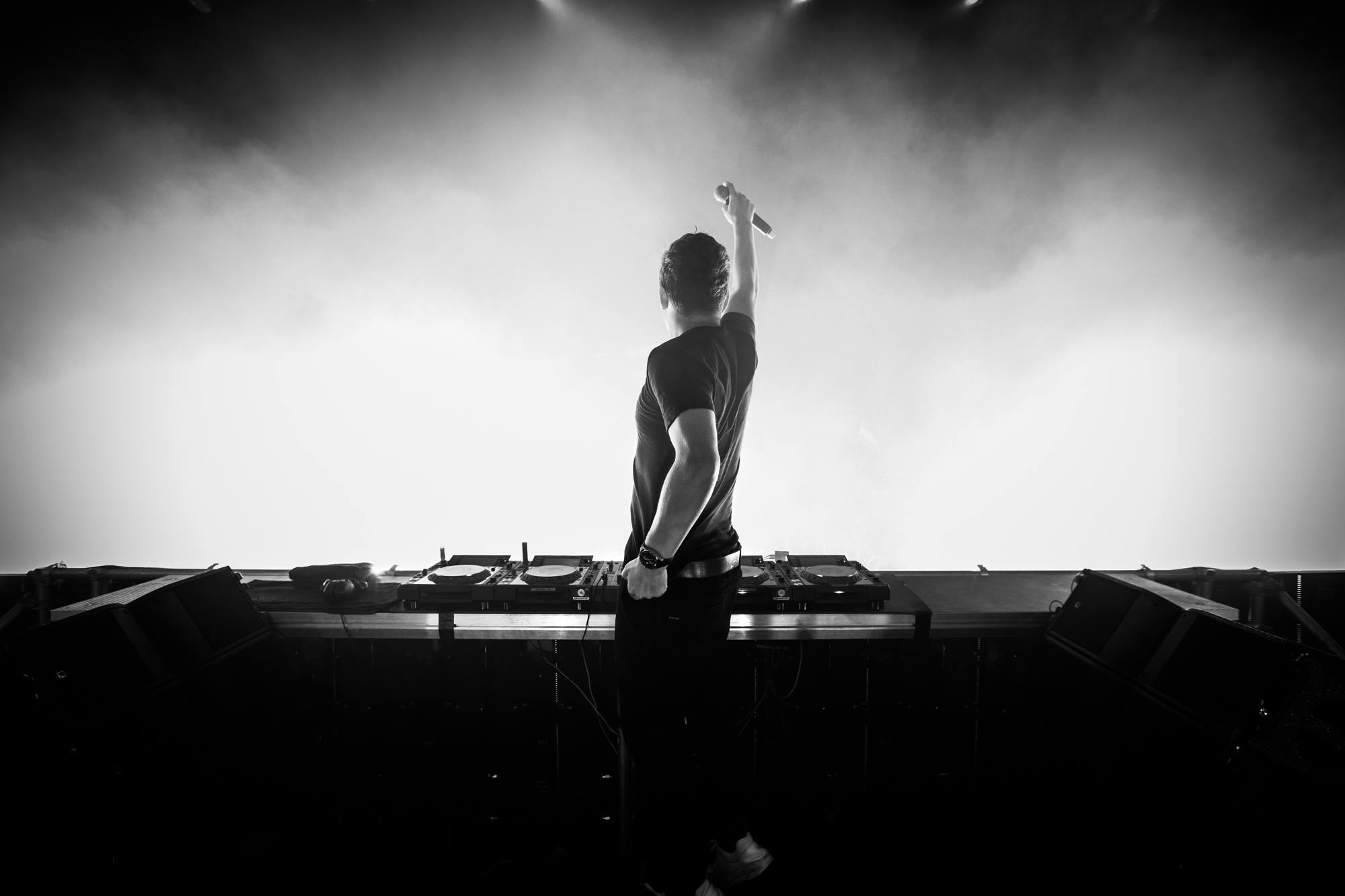 Black Amp White Dj Martin Garrix Monochrome Music Wallpaper:2000x1333