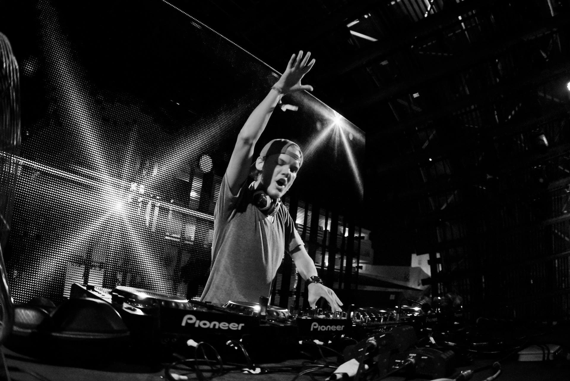 Wallpaper Music, Avicii, DJ, Black and White background