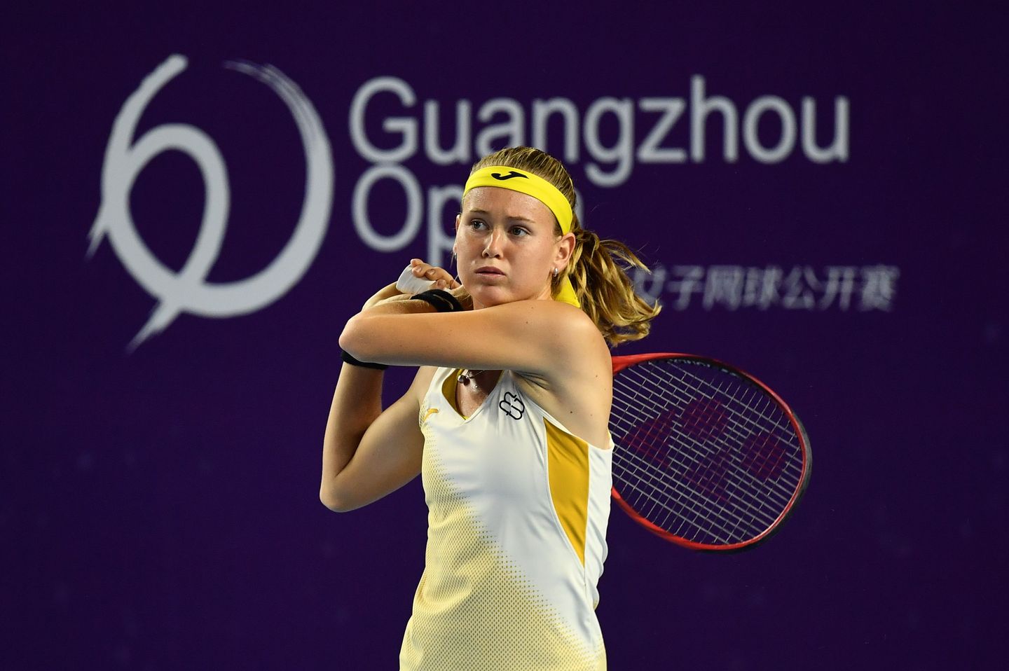 Bouzkova makes Guangzhou quarterfinals after Svitolina retirement