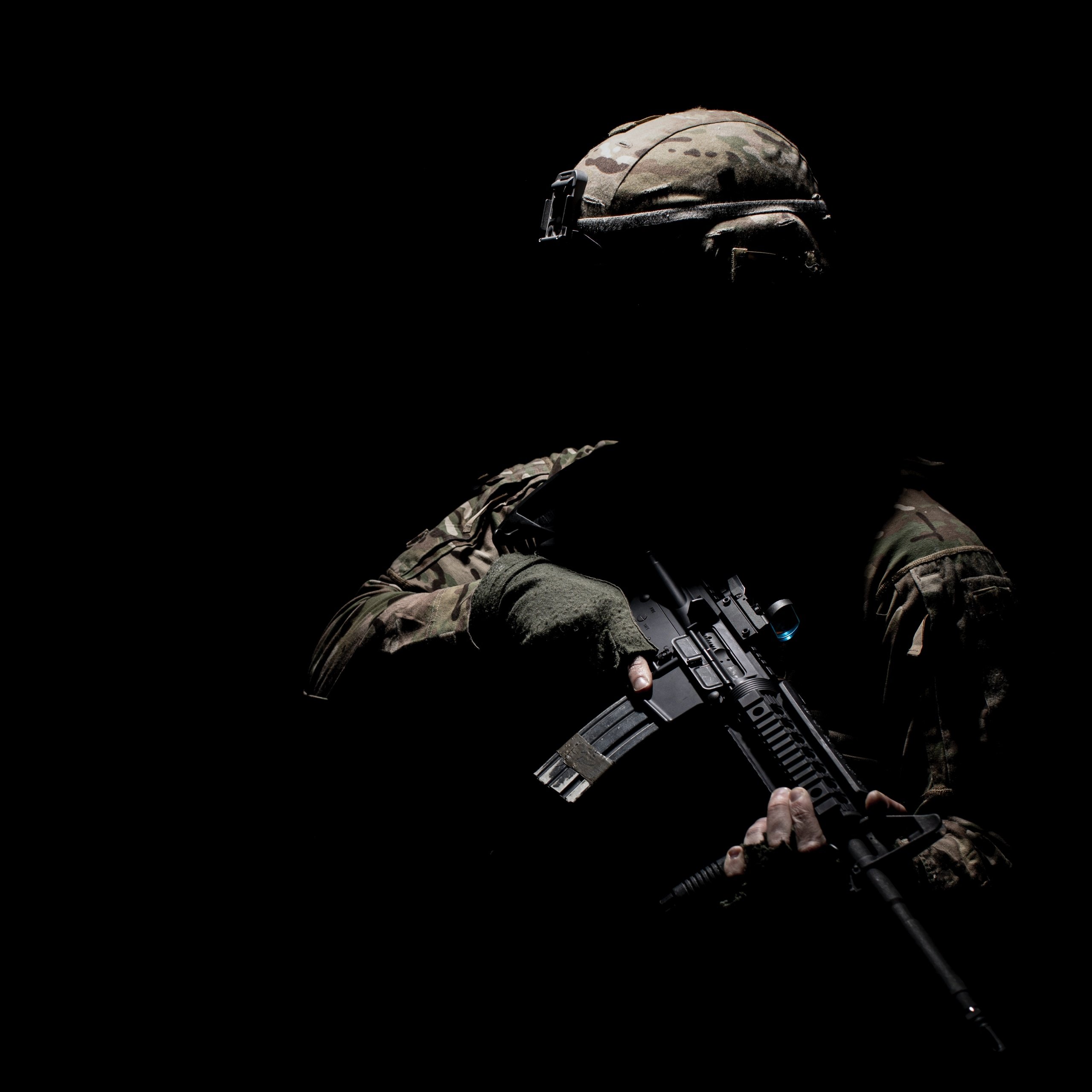 Soldier Wallpaper 4K, Military, Machine Gun, War, Silhouette, Black Dark