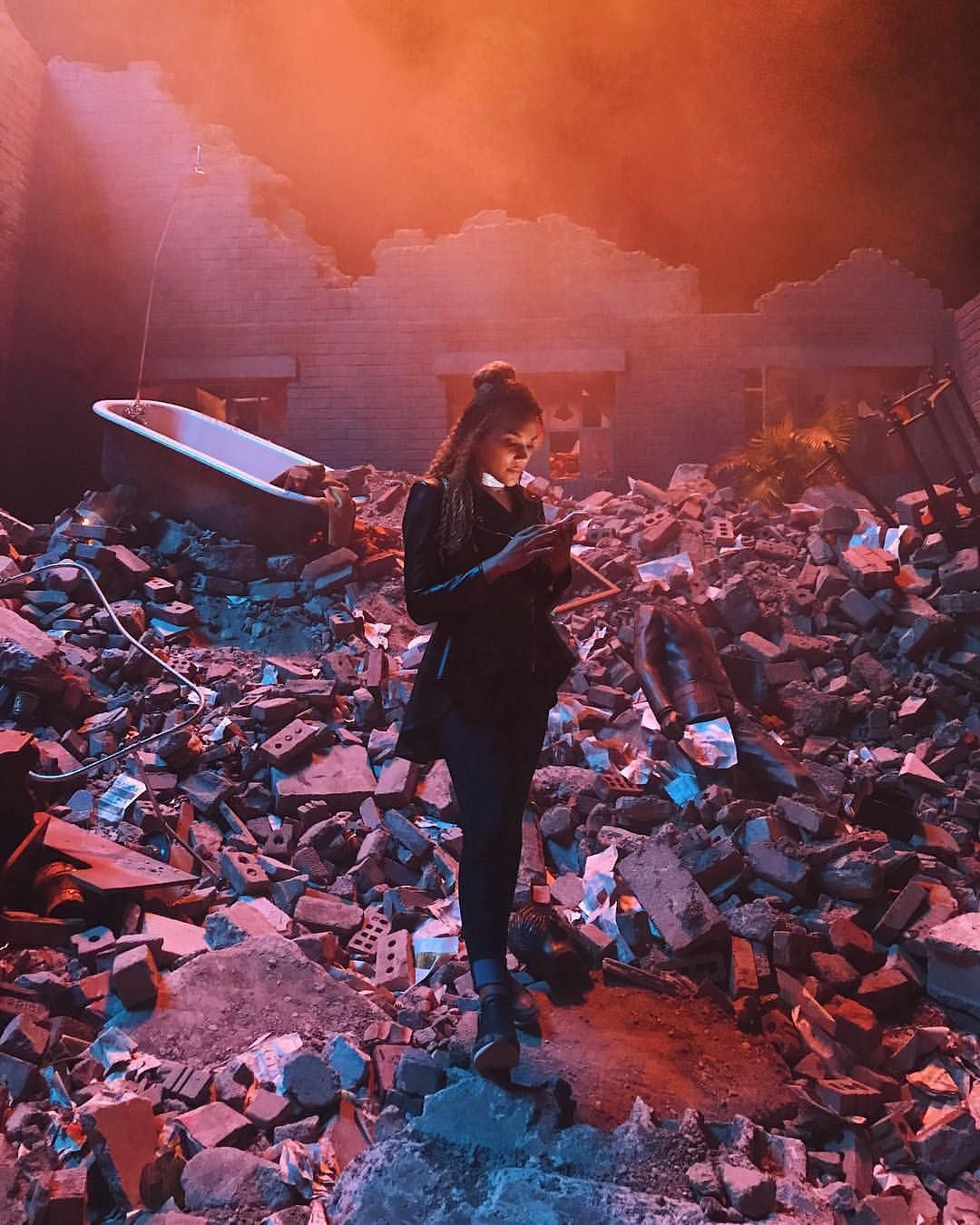 The Umbrella Academy on Instagram: “sorry, Hollywood. Allison's leaving you on read because the apocalypse or whatev. Umbrella, Emmy raver lampman, Funny umbrella