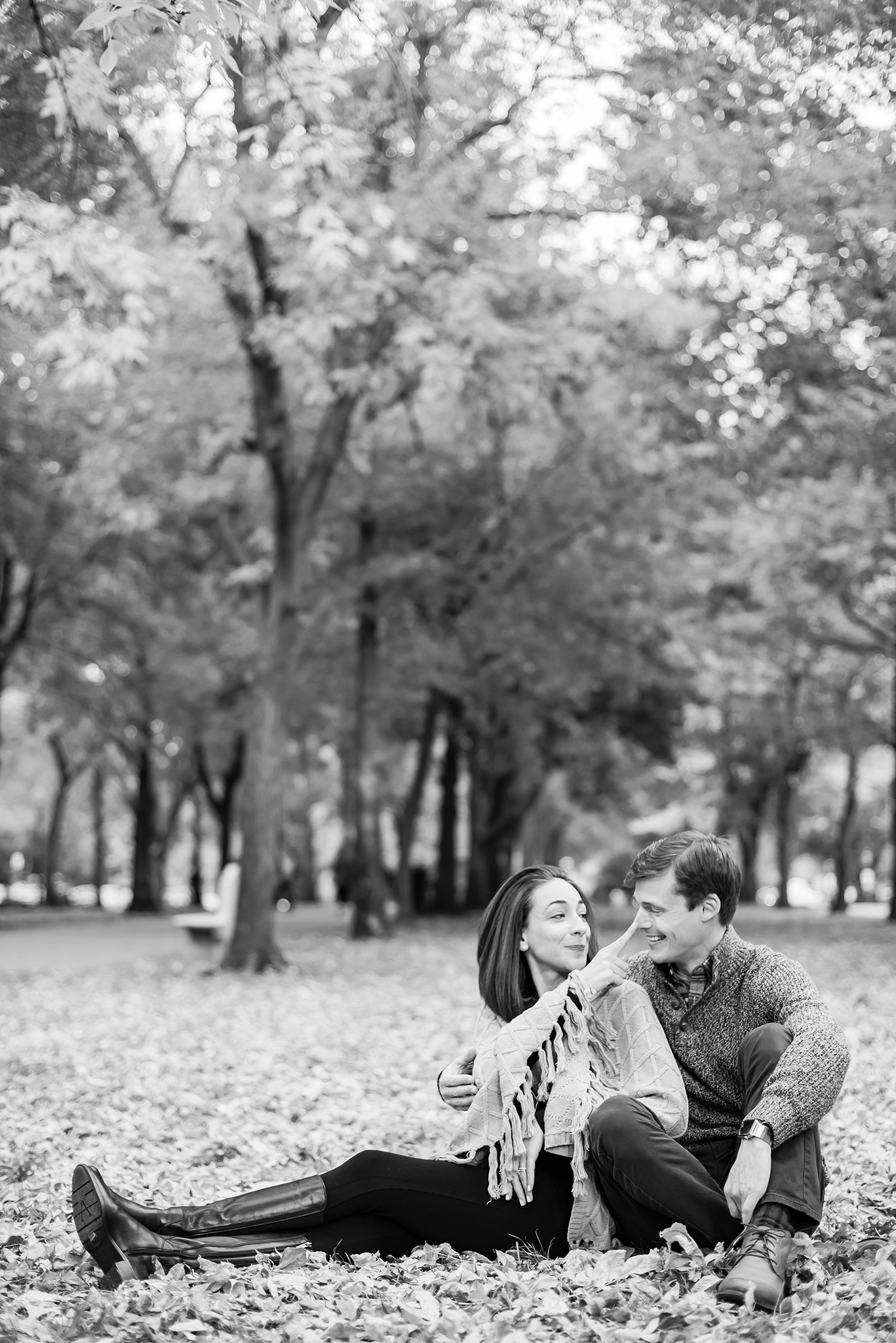 Boston Public Garden Couple Photo. Ale & Duncan