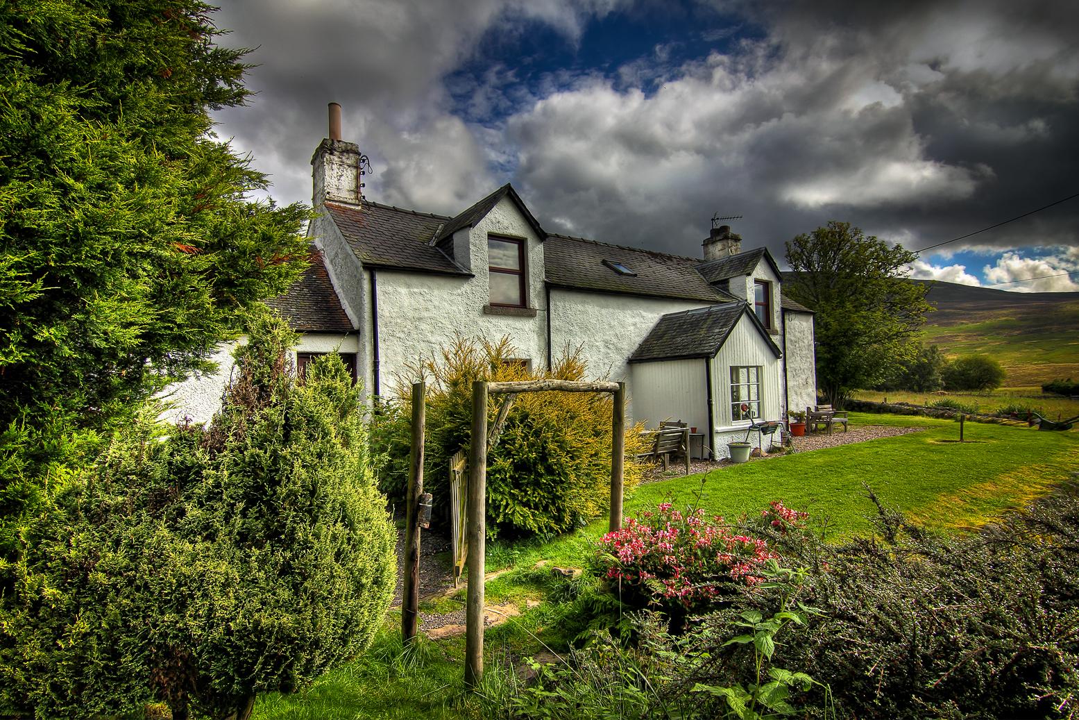 Country Home Wallpaper