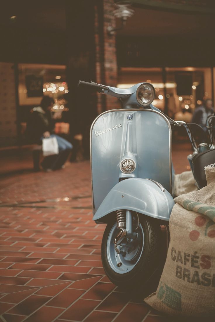 Vespa wallpaper for android. Vespa, Android wallpaper, Roman holiday