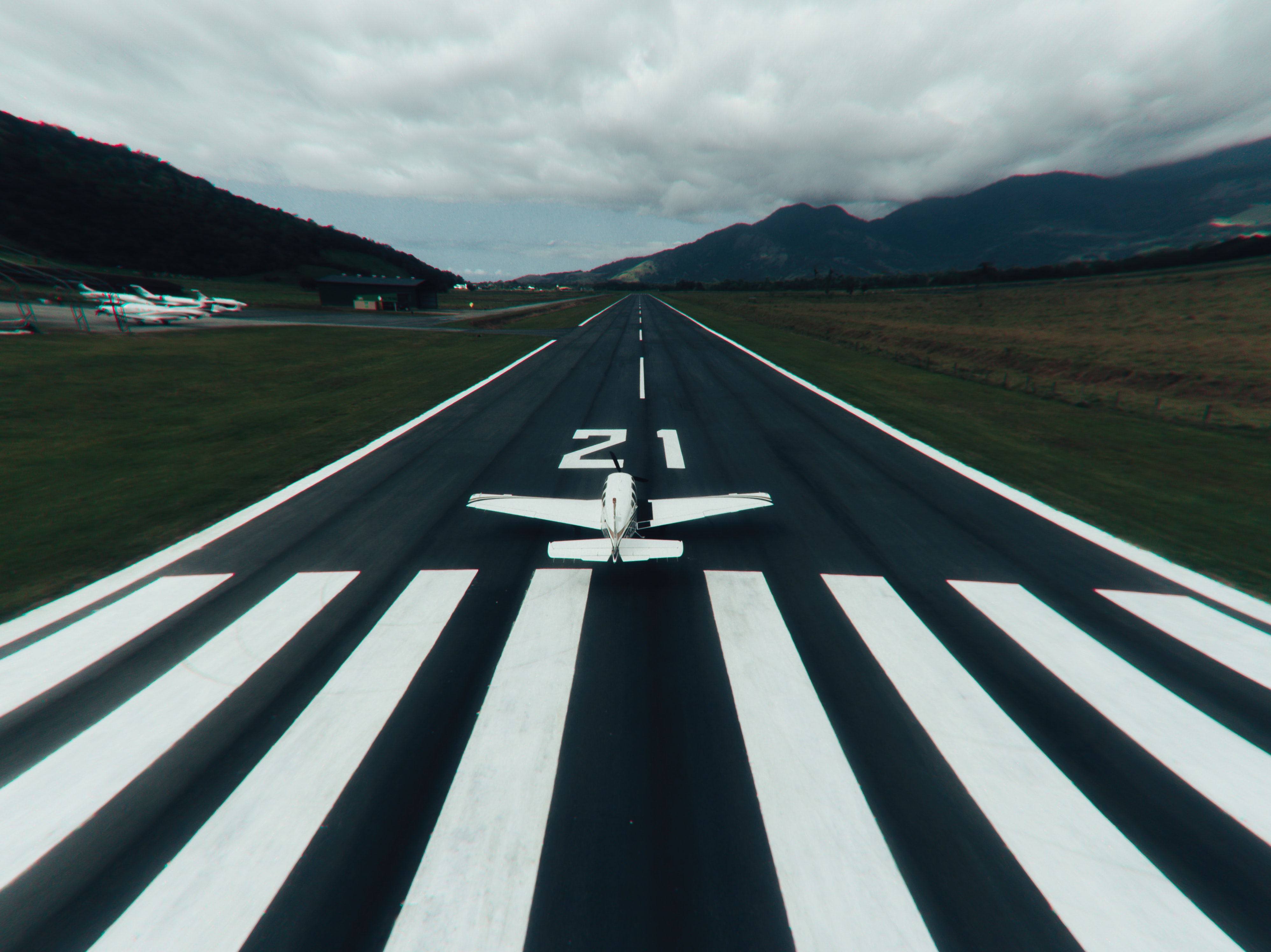 Airport Runway Wallpapers - Wallpaper Cave