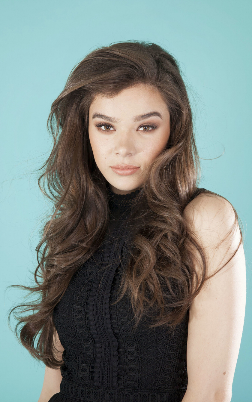Download hot and beautiful, hailee steinfeld, 2018 840x1336 wallpaper, iphone iphone 5s, iphone 5c, ipod touch, 840x1336 HD image, background, 3137