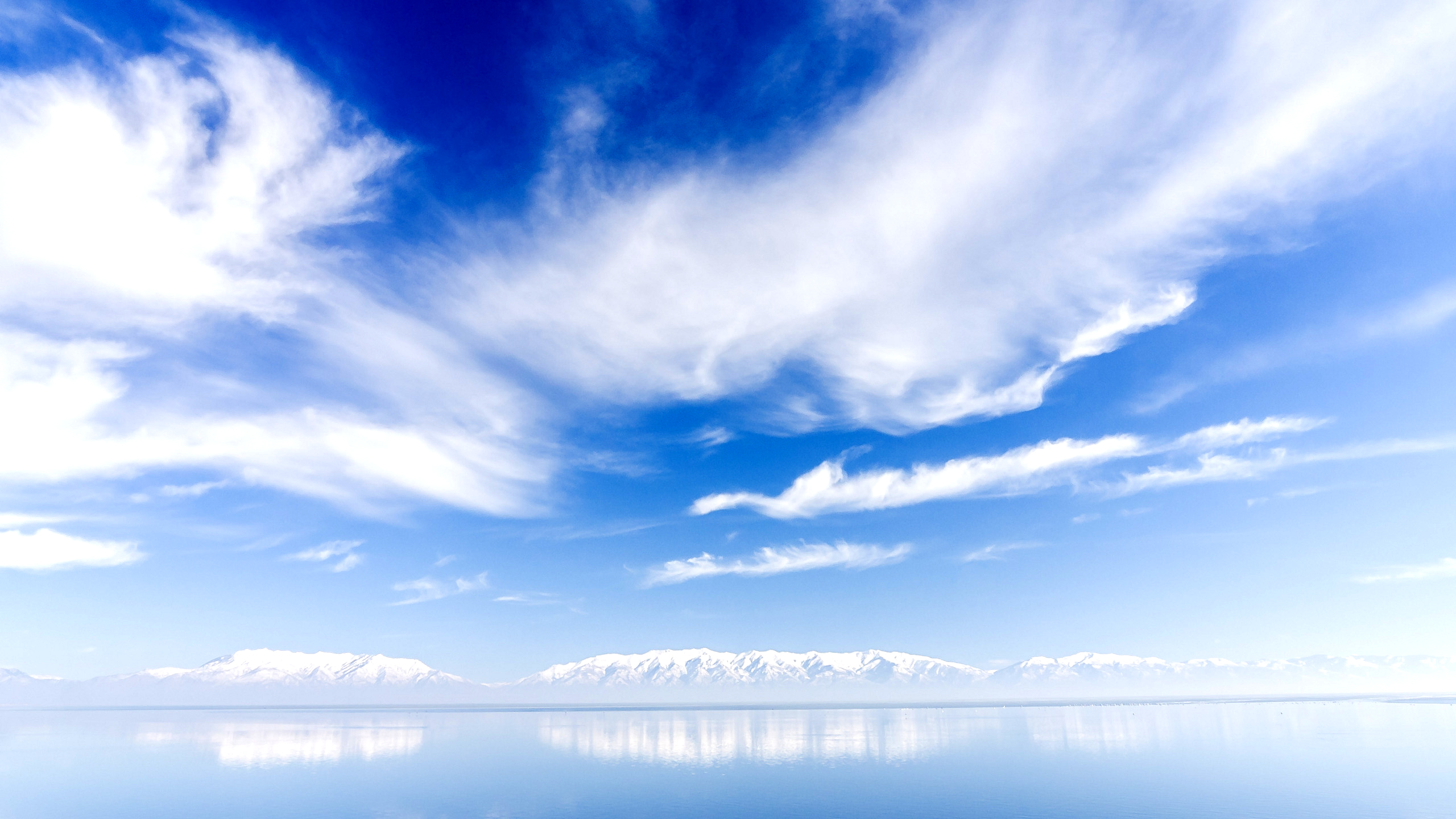Mountains and Sky Reflections Wallpaper