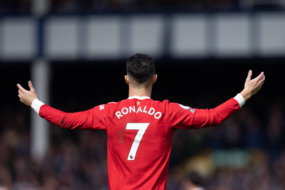 Cristiano Ronaldo apologizes after Everton fan's phone is smashed on FanNation