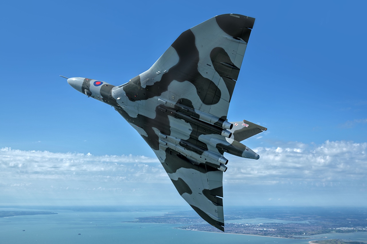 Photos Bomber Airplane British Avro Vulcan B2 Flight Aviation
