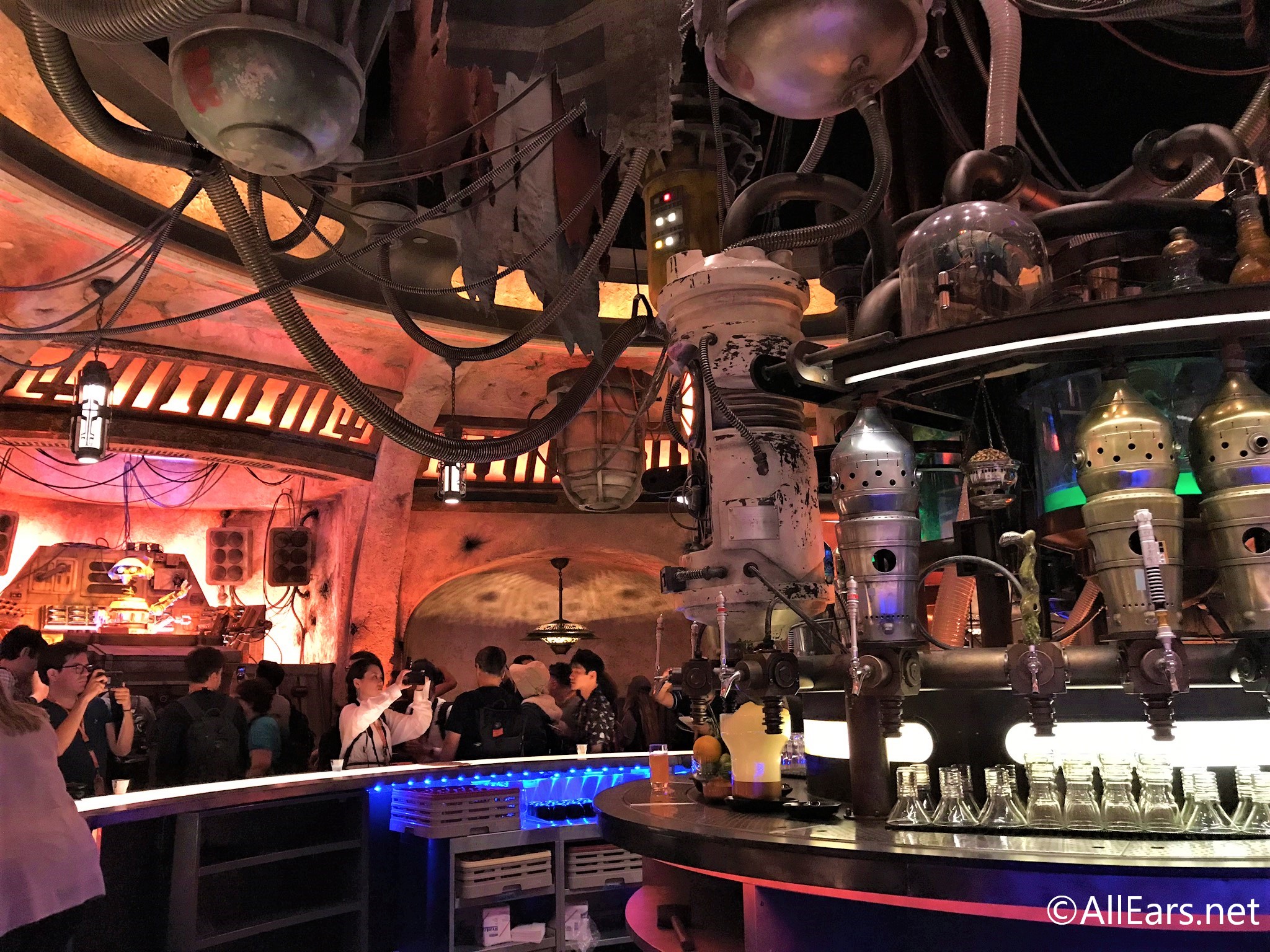 First Look: DJ Rex is on Deck and Drinks Abound at Oga's Cantina at Star Wars: Galaxy's Edge!