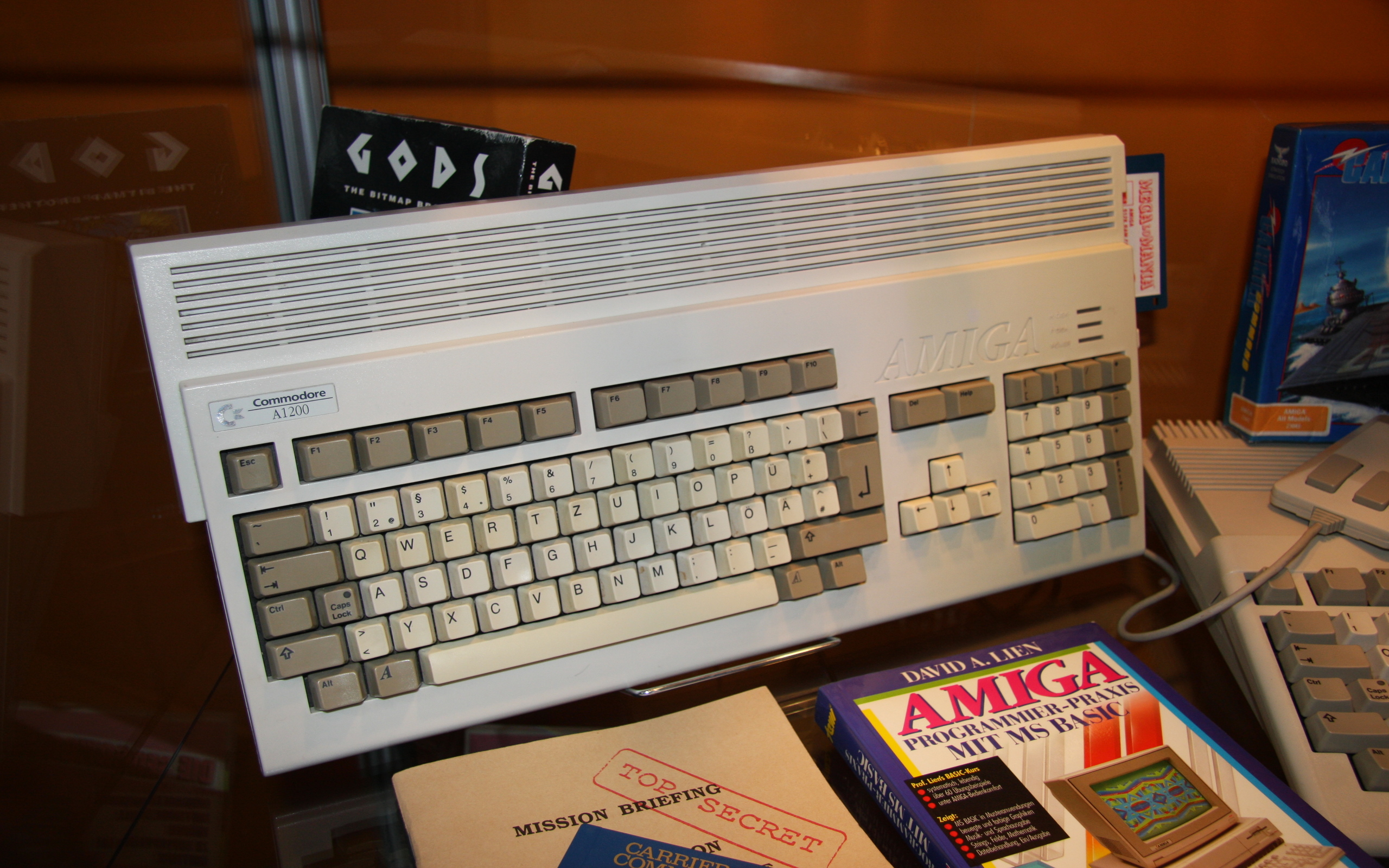 Commodore Amiga 1200 wallpaper. Commodore Amiga 1200