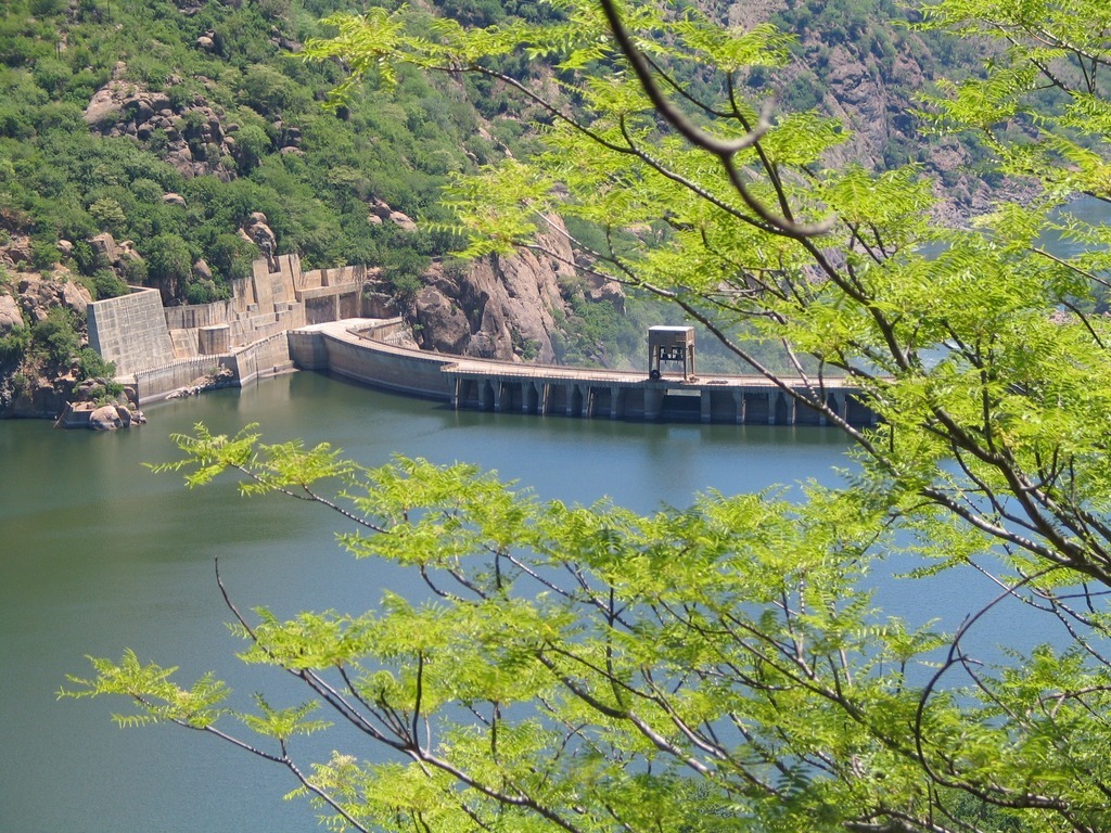 Profiling the top pros and cons of hydroelectric power generation