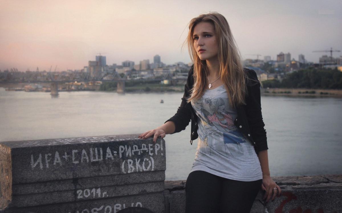 Russian Girl Wallpaper