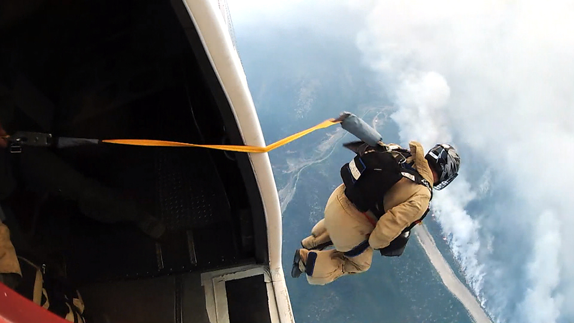 Parachuting into a wildfire: Yes, this is someone's job