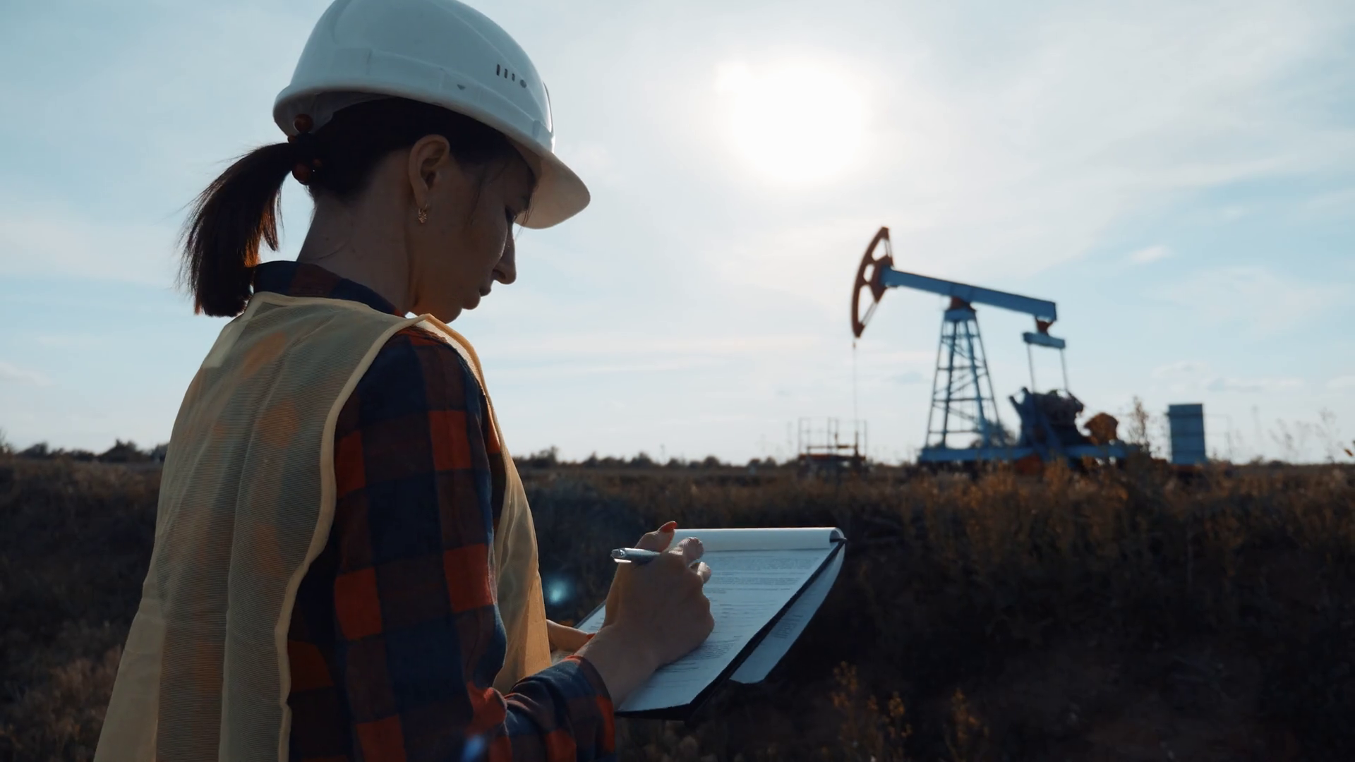 Woman Engineer Writing On Clipboard In Oil Field. Female Wearing White Helmet And Work Clothes. Industrial, Oil And Gas Concept. Stock Video Footage 00:23 SBV 337534468