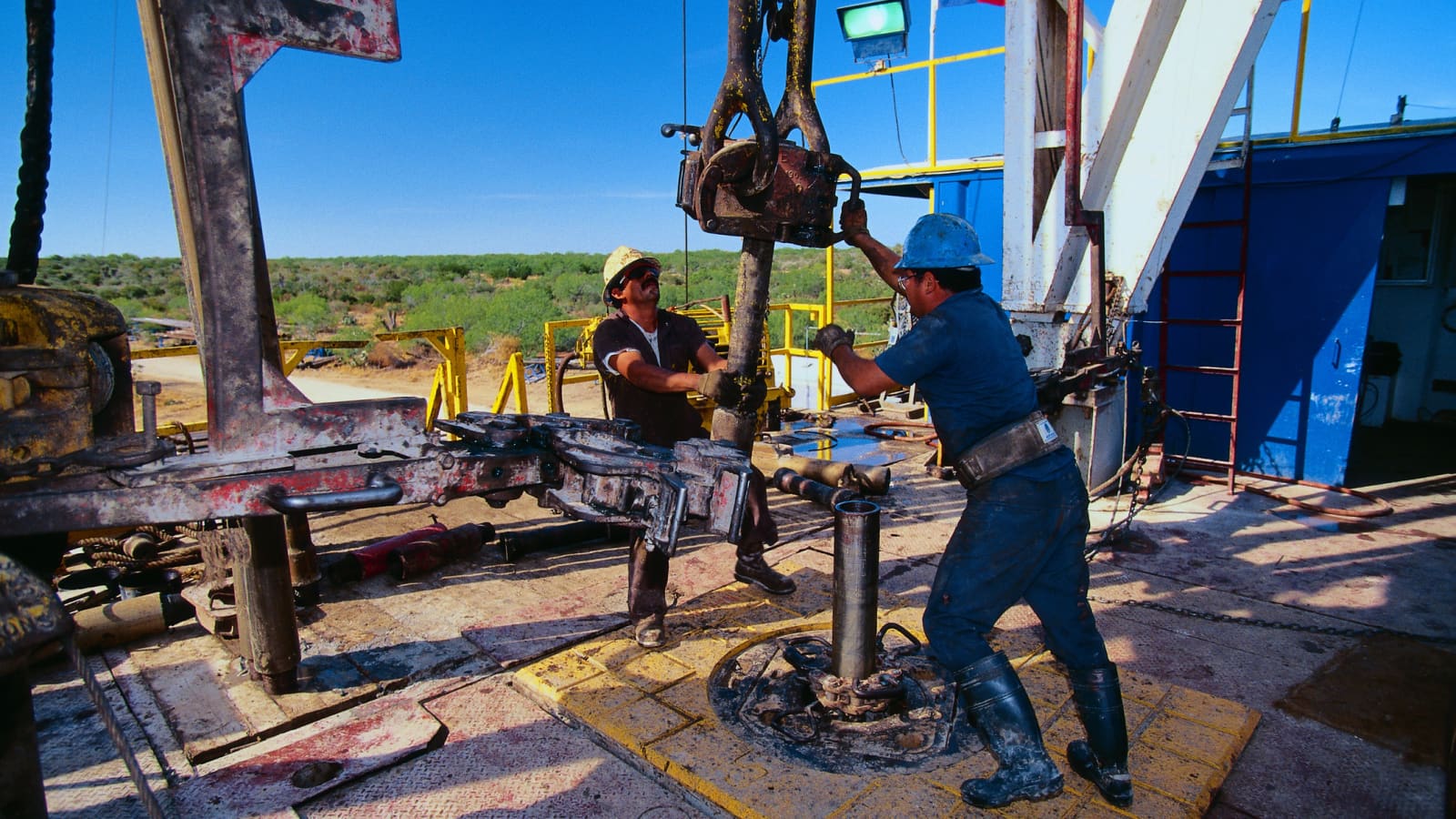 Layoffs: Oil Field Workers Get No Relief As The Energy Industry Cuts More Jobs In 2016