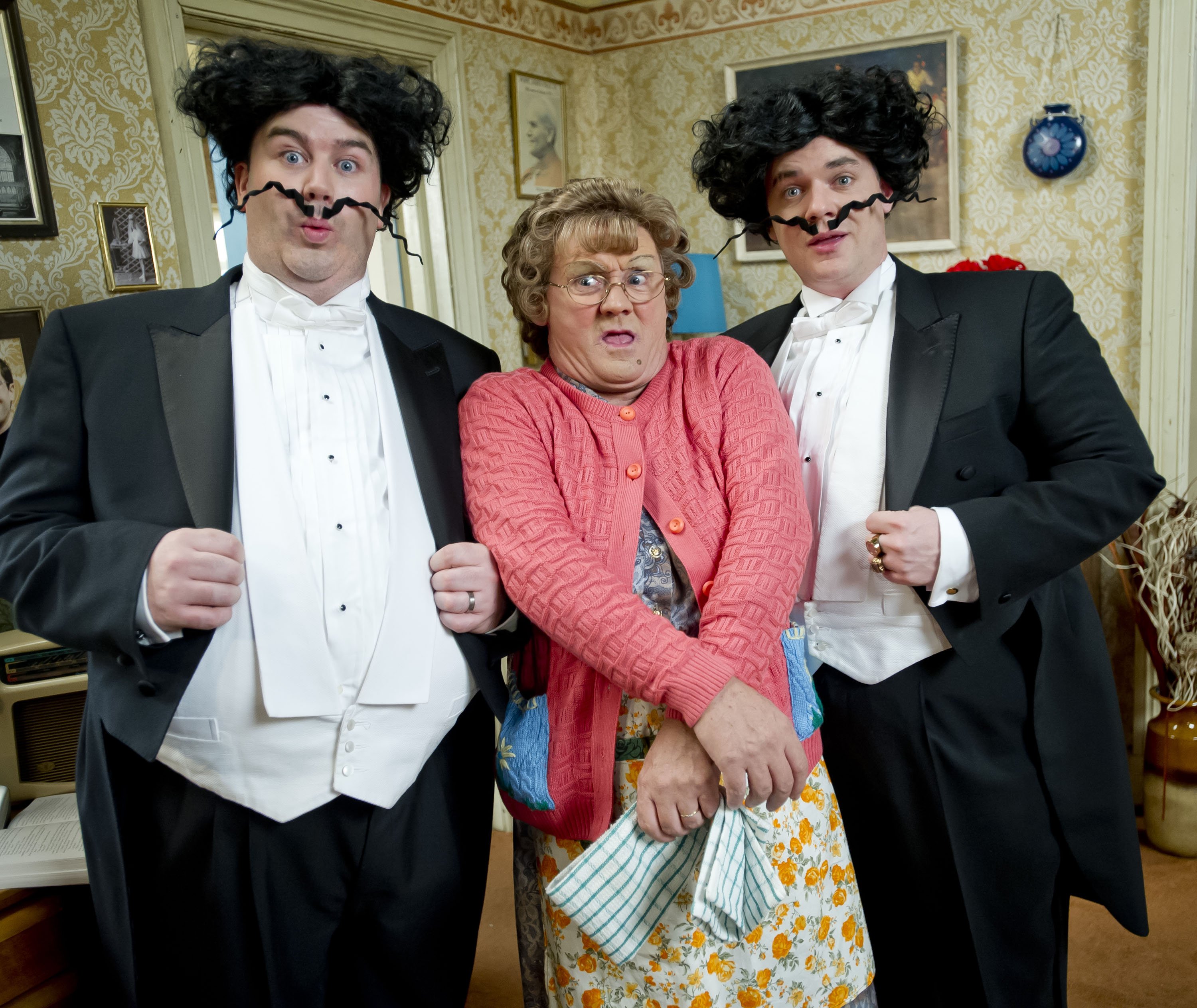 Mrs BROWNS BOYS Series Sitcom Comedy Bbc Browns Boys Wallpaperx2528