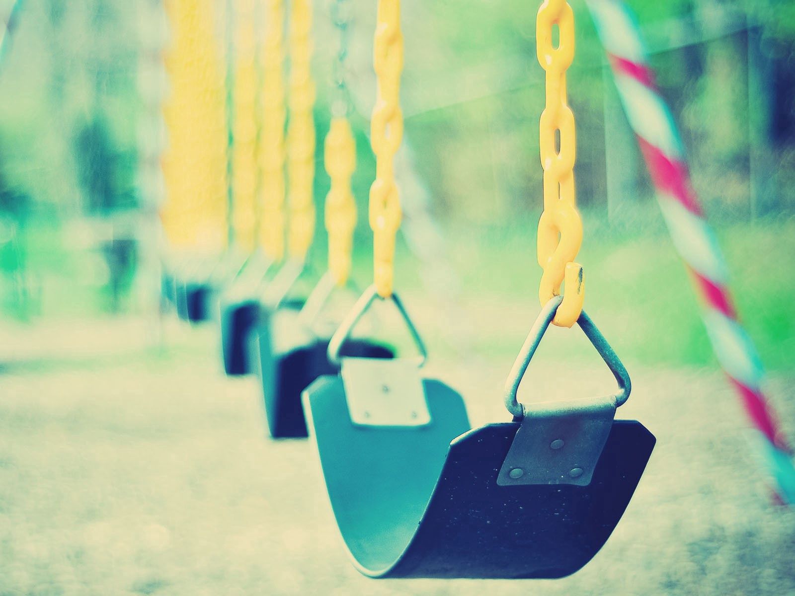 Download wallpaper 1600x1200 swing, light, colorful, nostalgic standard 4:3 HD background