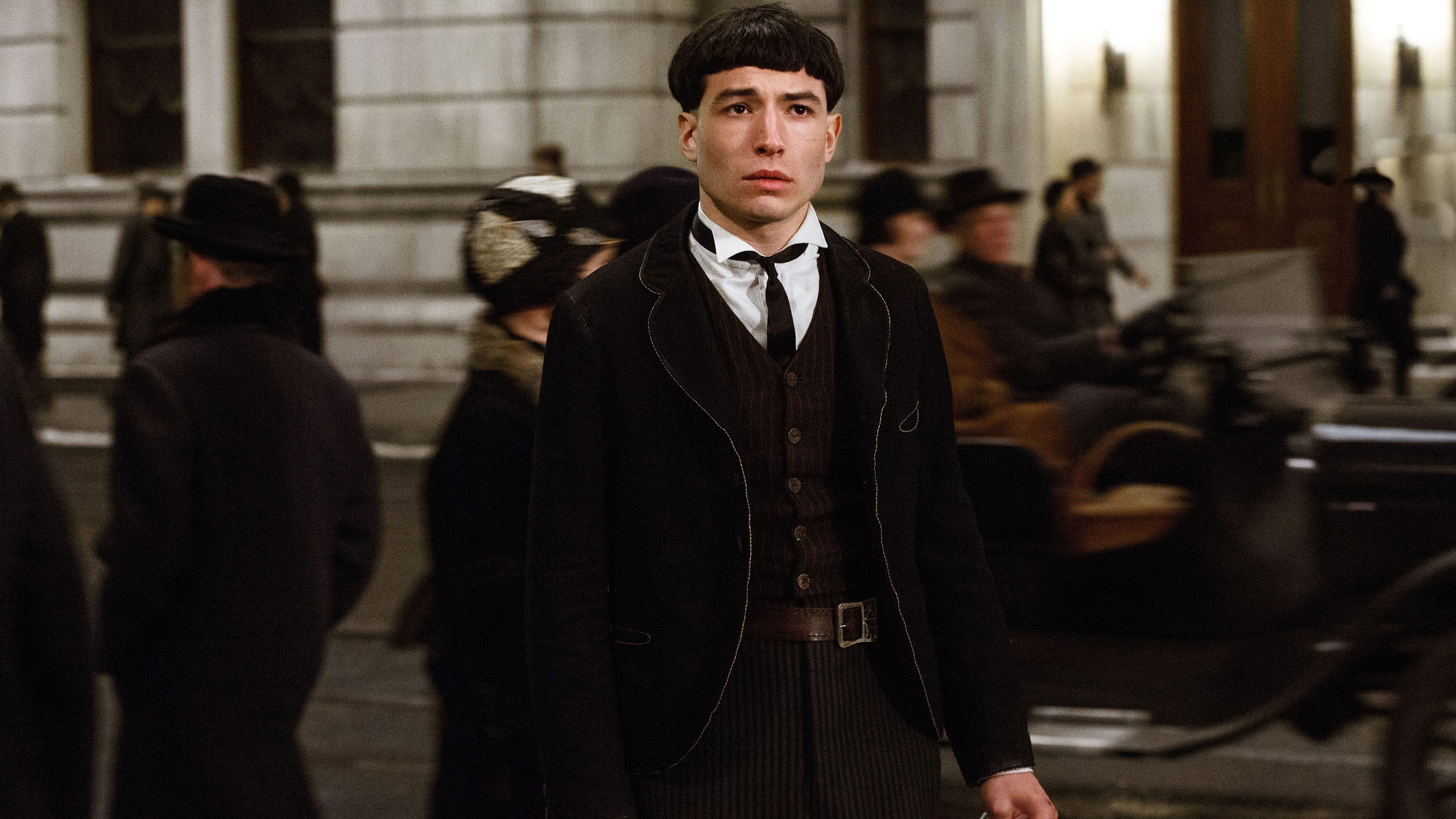 Ezra Miller Defends Fantastic Beasts: Crimes of Grindelwald Amid Controversy Over Dumbledore's Sexuality