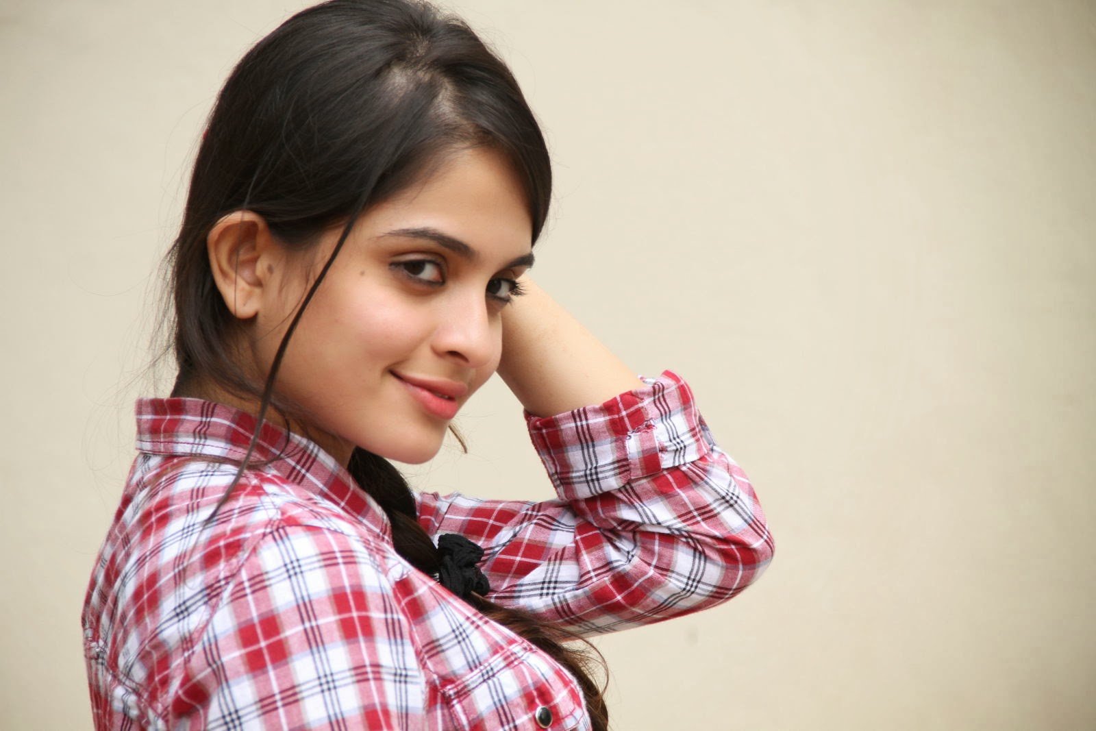 Sheena Shahabadi wallpaperx1067