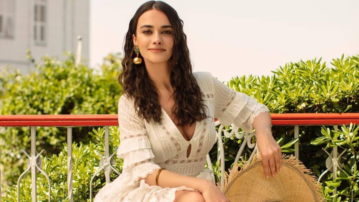 Ertugrul's second wife Hande Soral stuns fans with new bold photo