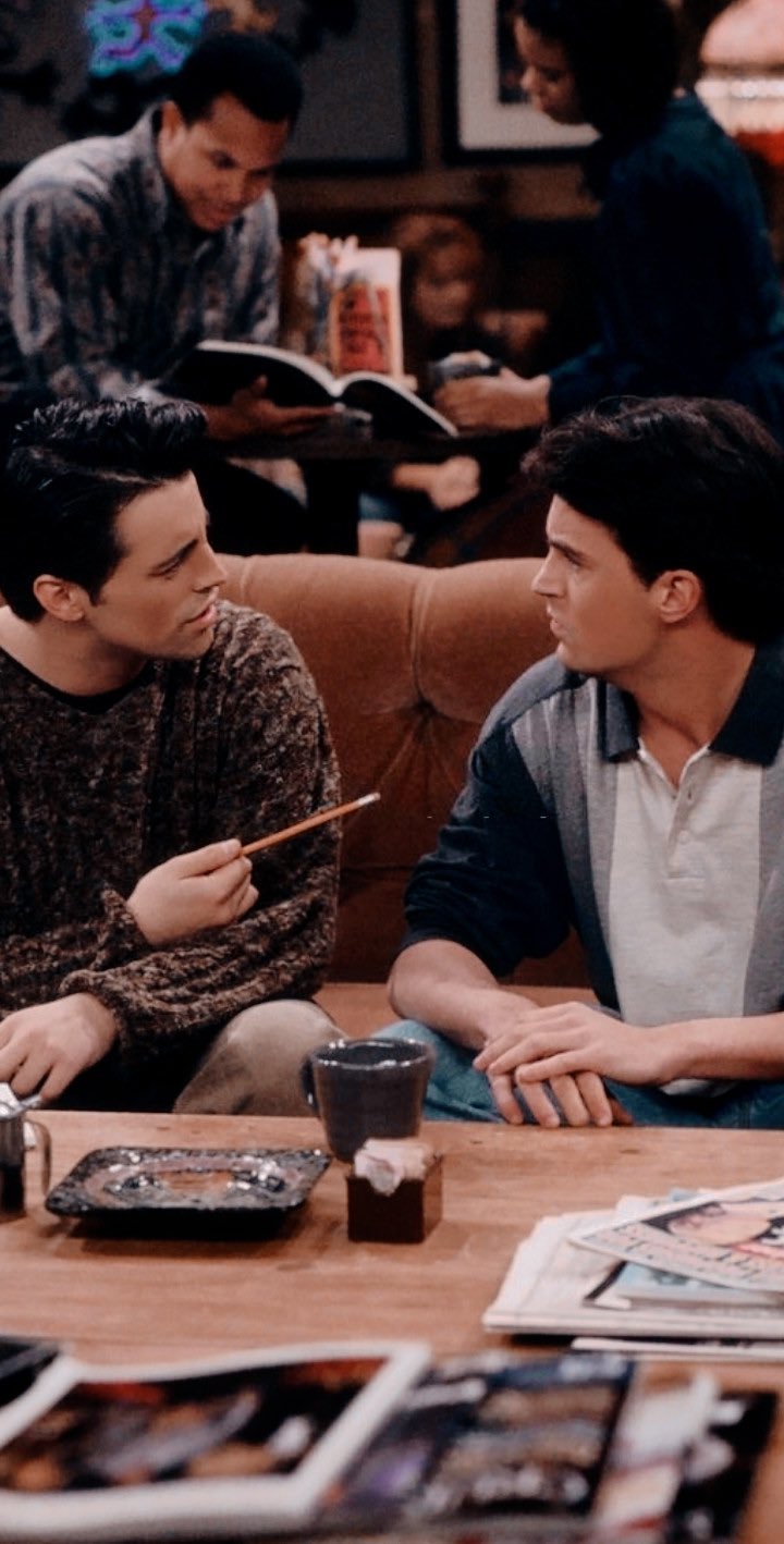 Inside Friends and Chandler wallpaper